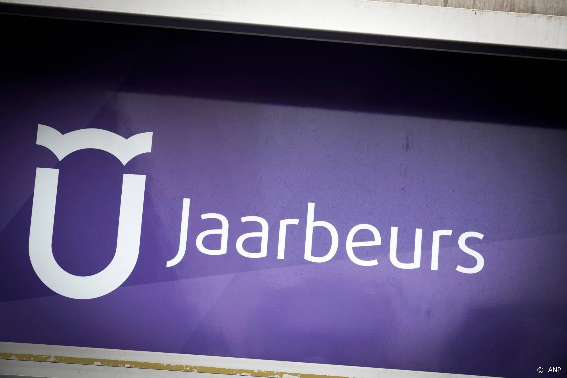 Eerste coronaproof drive-intheatershow in Jaarbeurs Utrecht