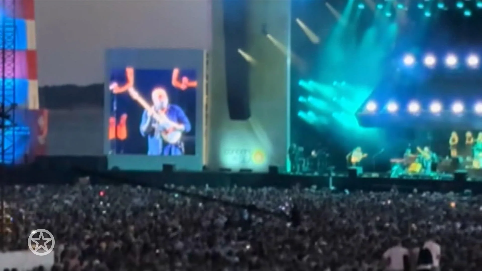 Tijdens de eindshow van CAS droeg BLØF een nummer op aan Suzan & Freek