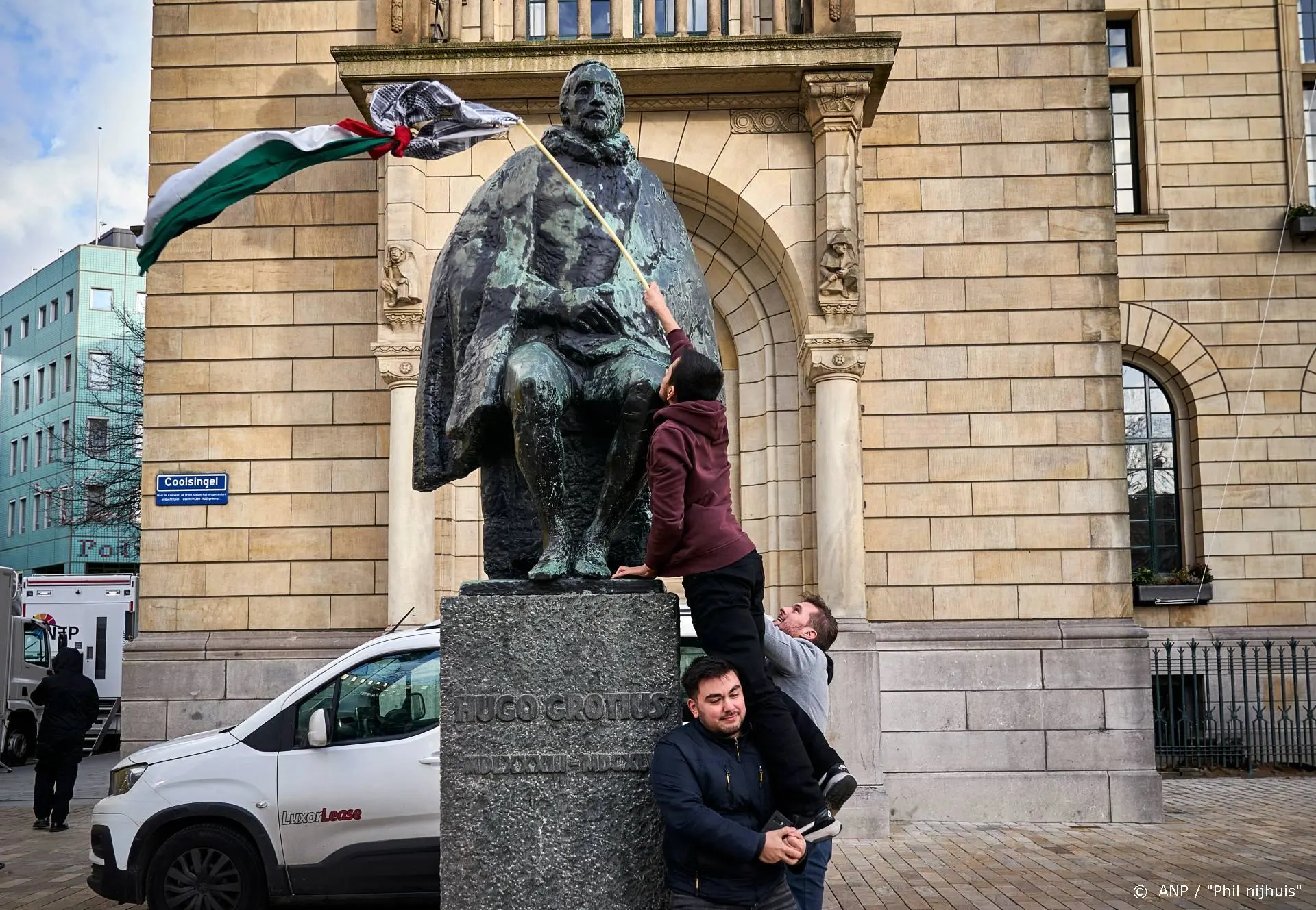 Palestijnse vlaggen bij sleuteloverdracht songfestival