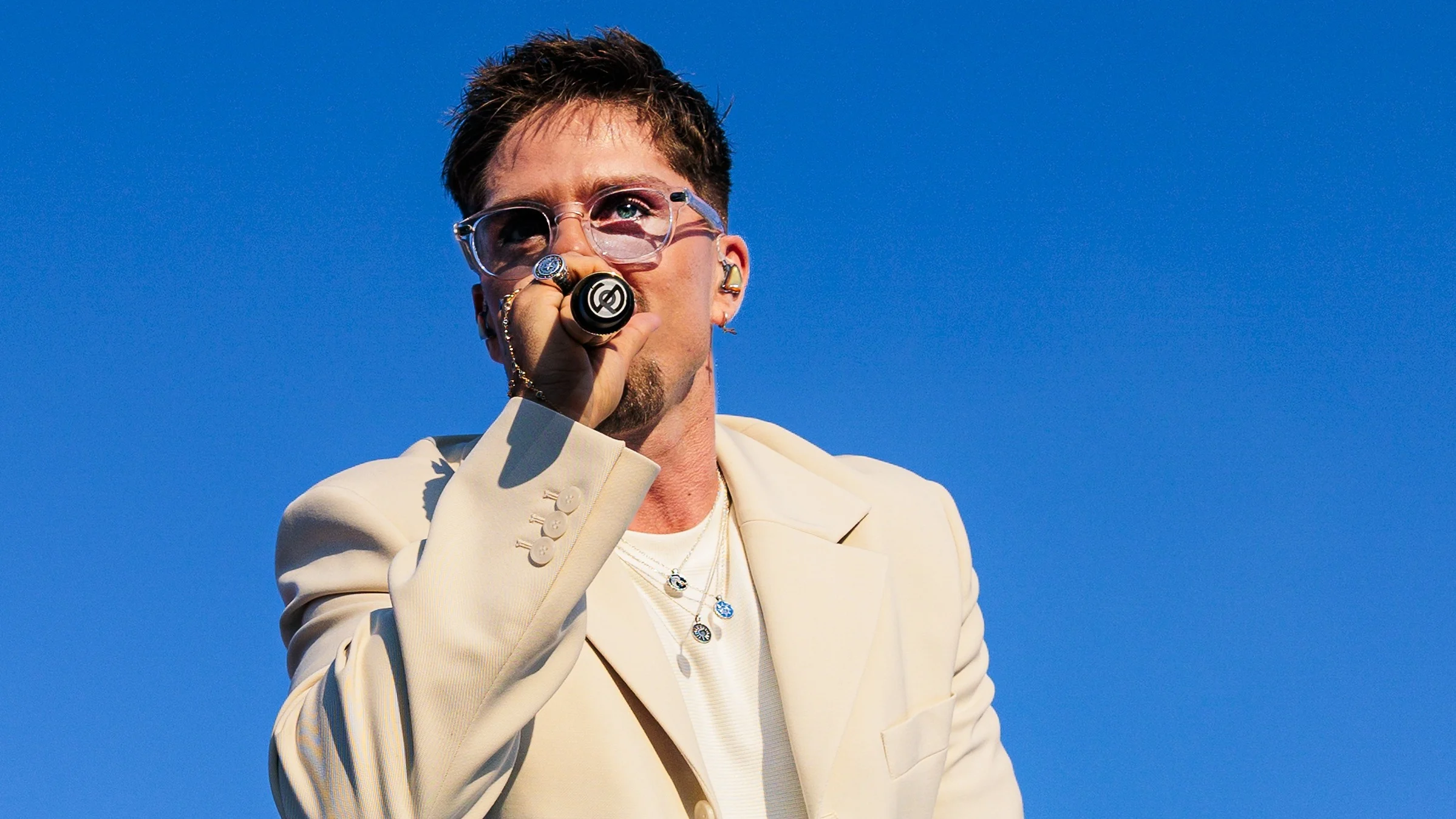 André Hazes geeft fan verrassende kus