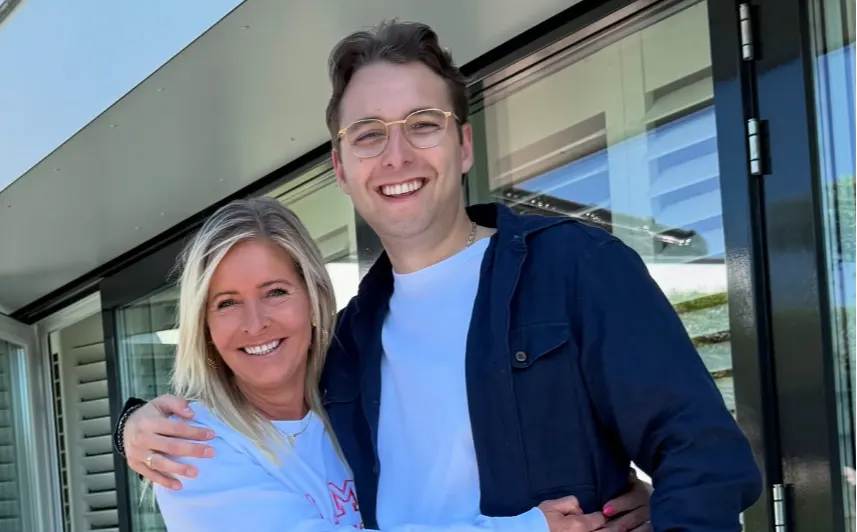 Mariska en Frans Bauer zetten hun zoon in het zonnetje: 'Zó trots'