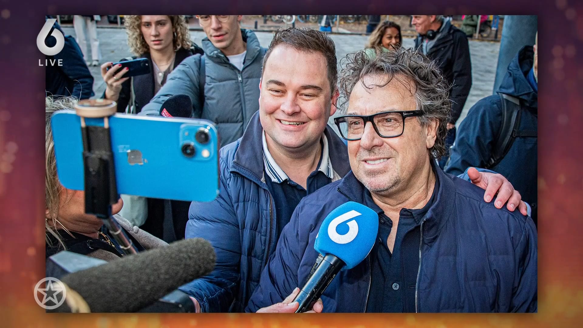 Trouwe fans van Marco Borsato maken selfie bij rechtszaak