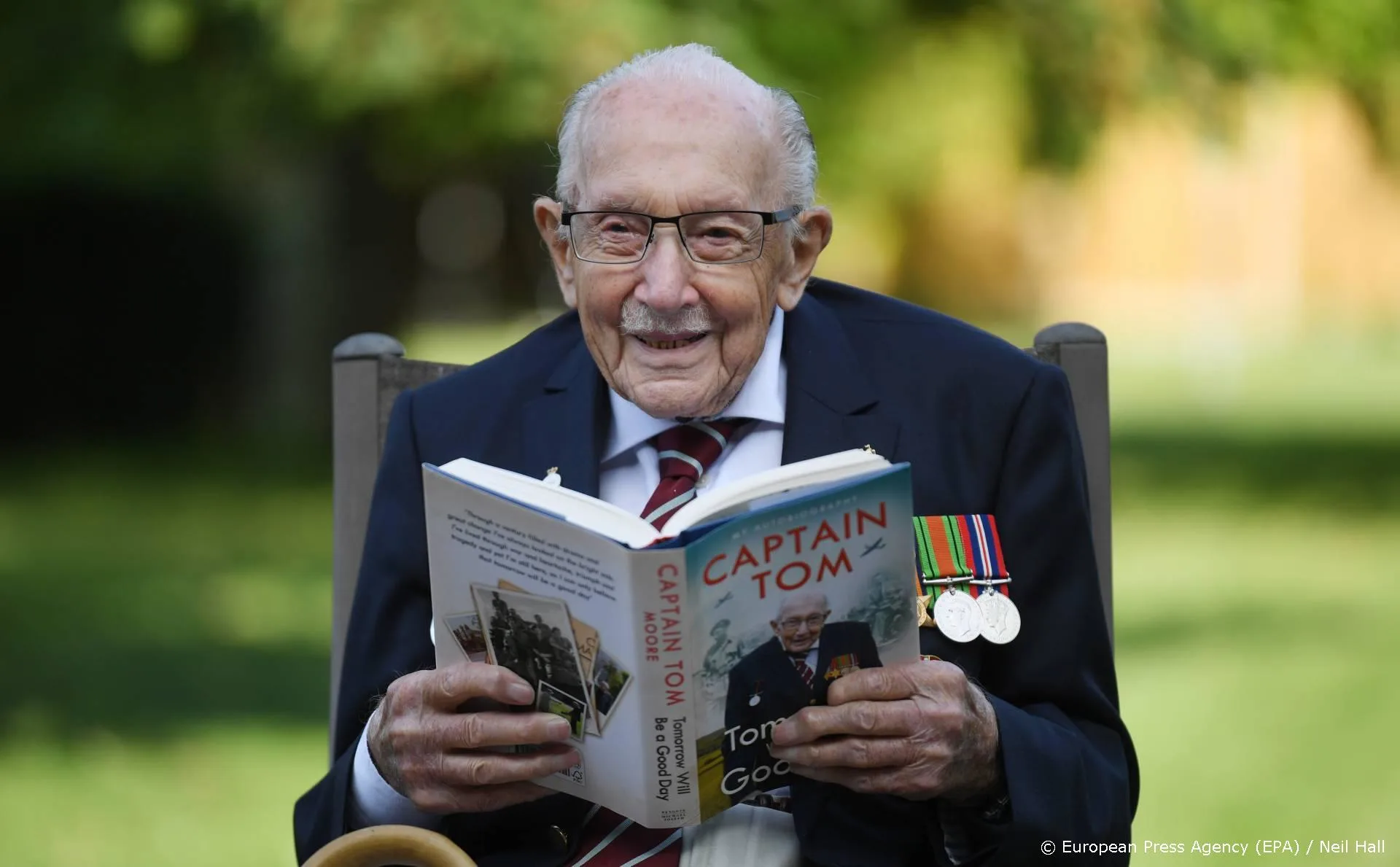 Britten leven mee met zieke coronaheld 'Captain Tom'