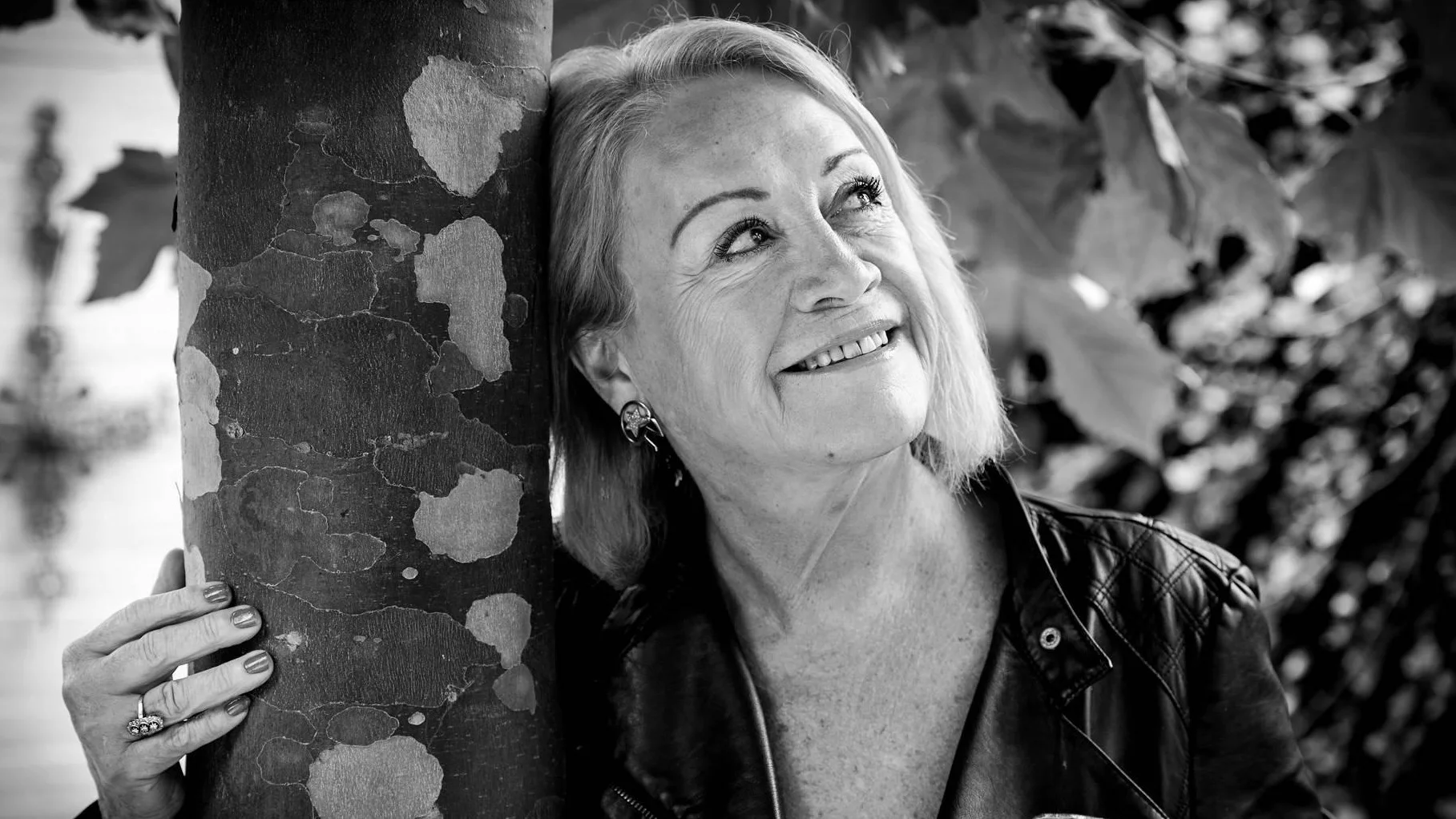 Laatste vaarwel: Viola Holt in besloten kring gecremeerd