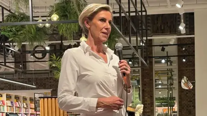 B&B-Els maakte carrièreswitch van stewardess naar influencer: ‘Heel bizar’