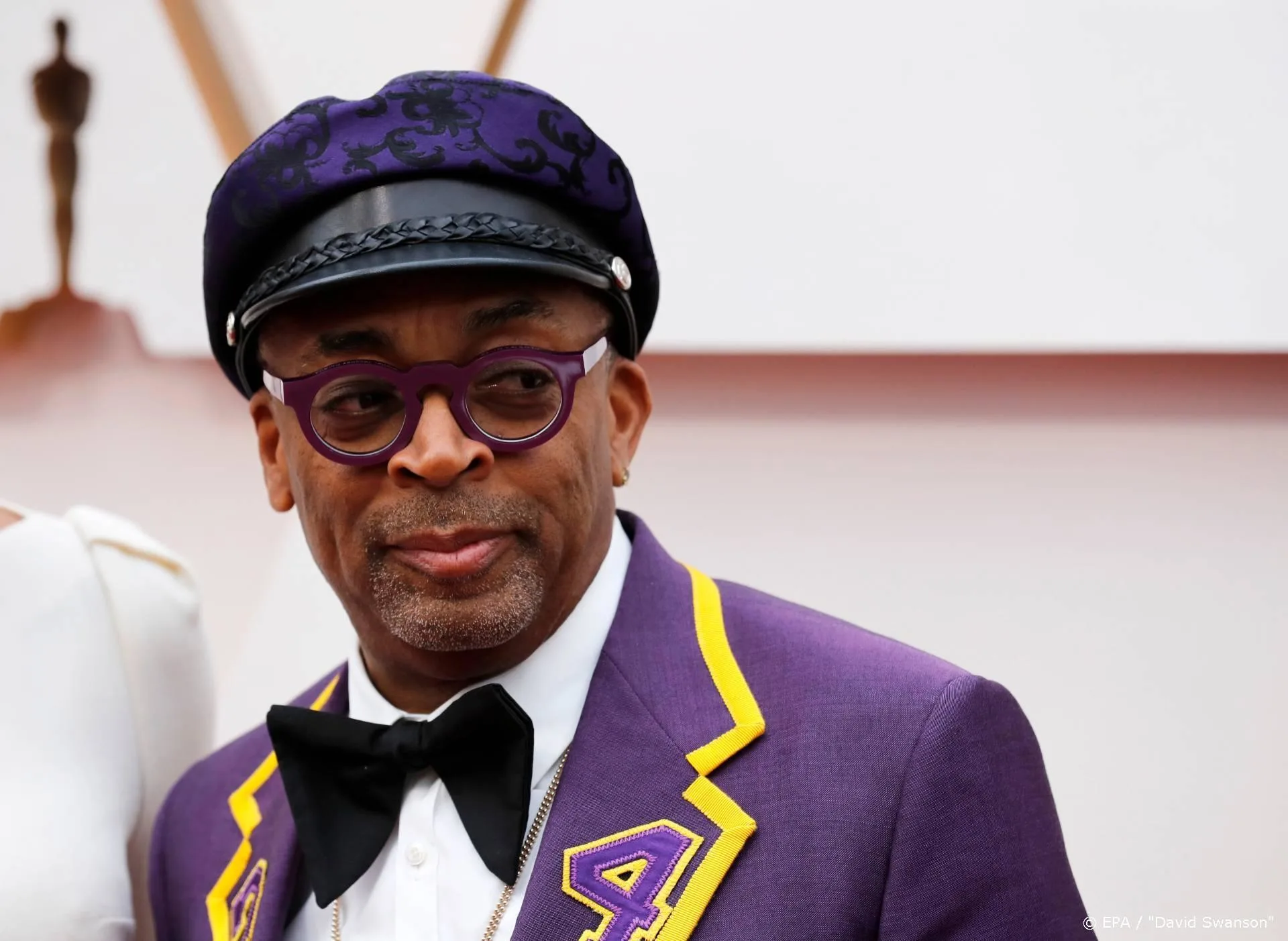 Spike Lee eert Kobe Bryant op rode loper Oscar uitreiking