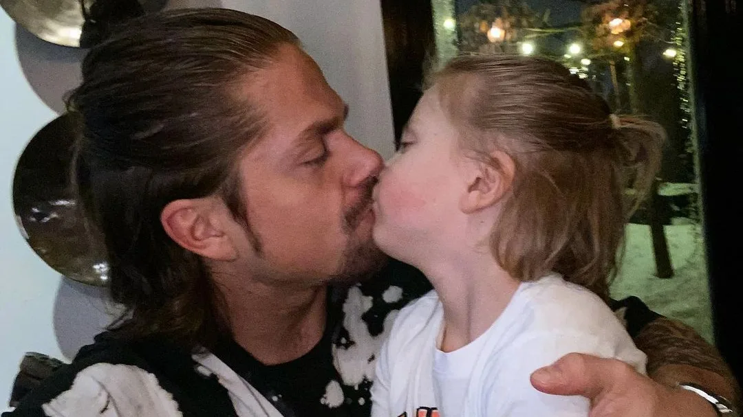 André Hazes zingt in nieuw lied emotioneel over zoontje