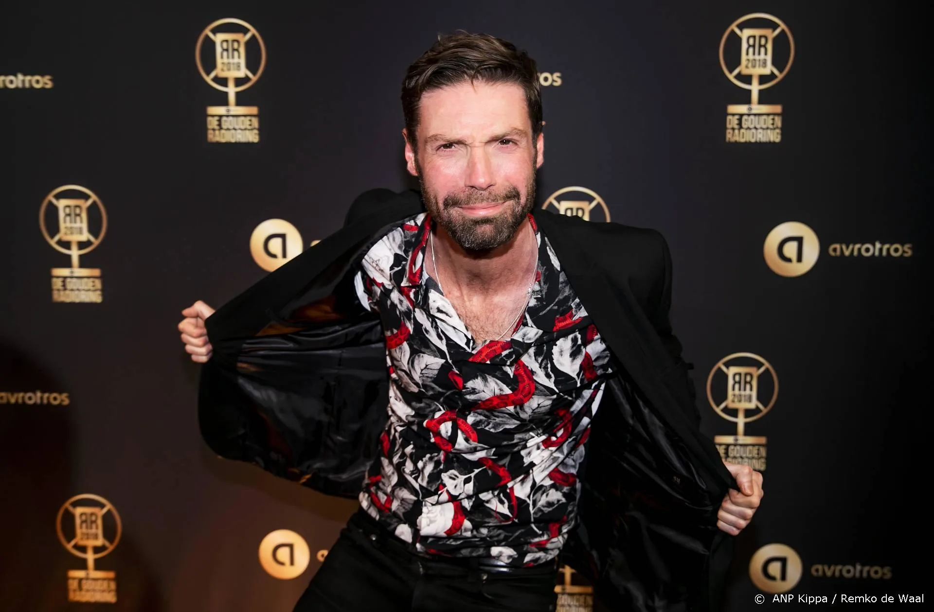 Zenderbaas 3FM grijpt in tijdens uitzending Timur Perlin