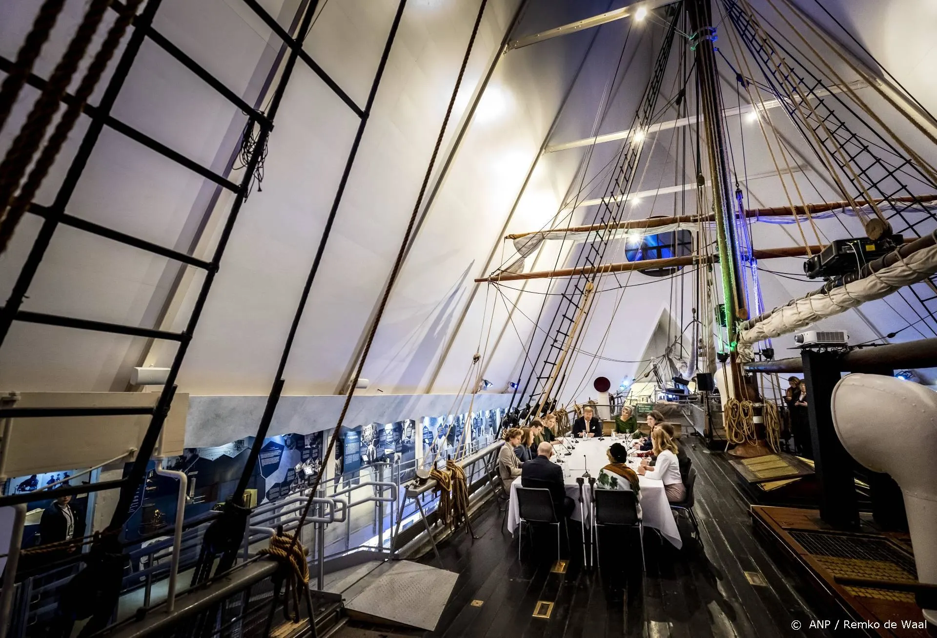 Koningsparen bespreken in Noors museum toekomst Arctisch gebied