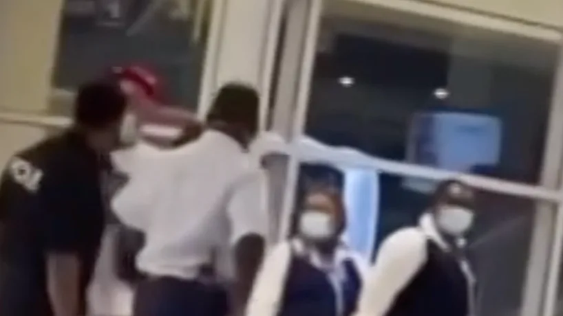 ZIEN: Rapper Josylvio hardhandig in de boeien geslagen