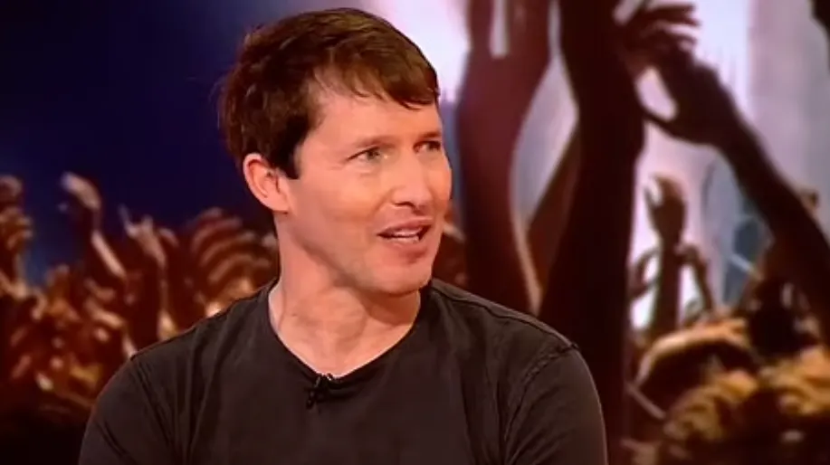 ZIEN: James Blunt sprakeloos na ongemakkelijke vraag
