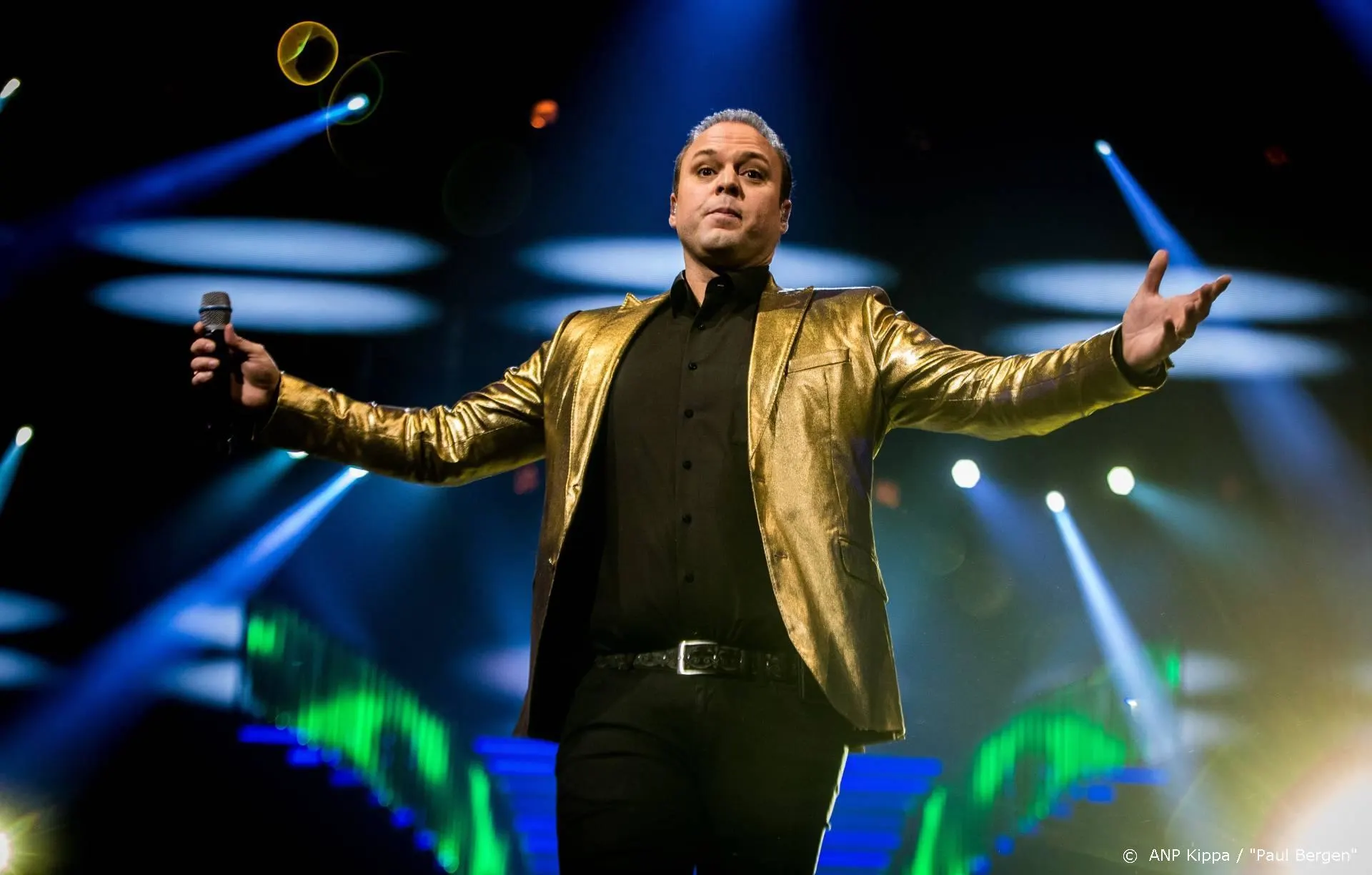 Frans Bauer zingt Heb je even voor mij nu ook in het Engels