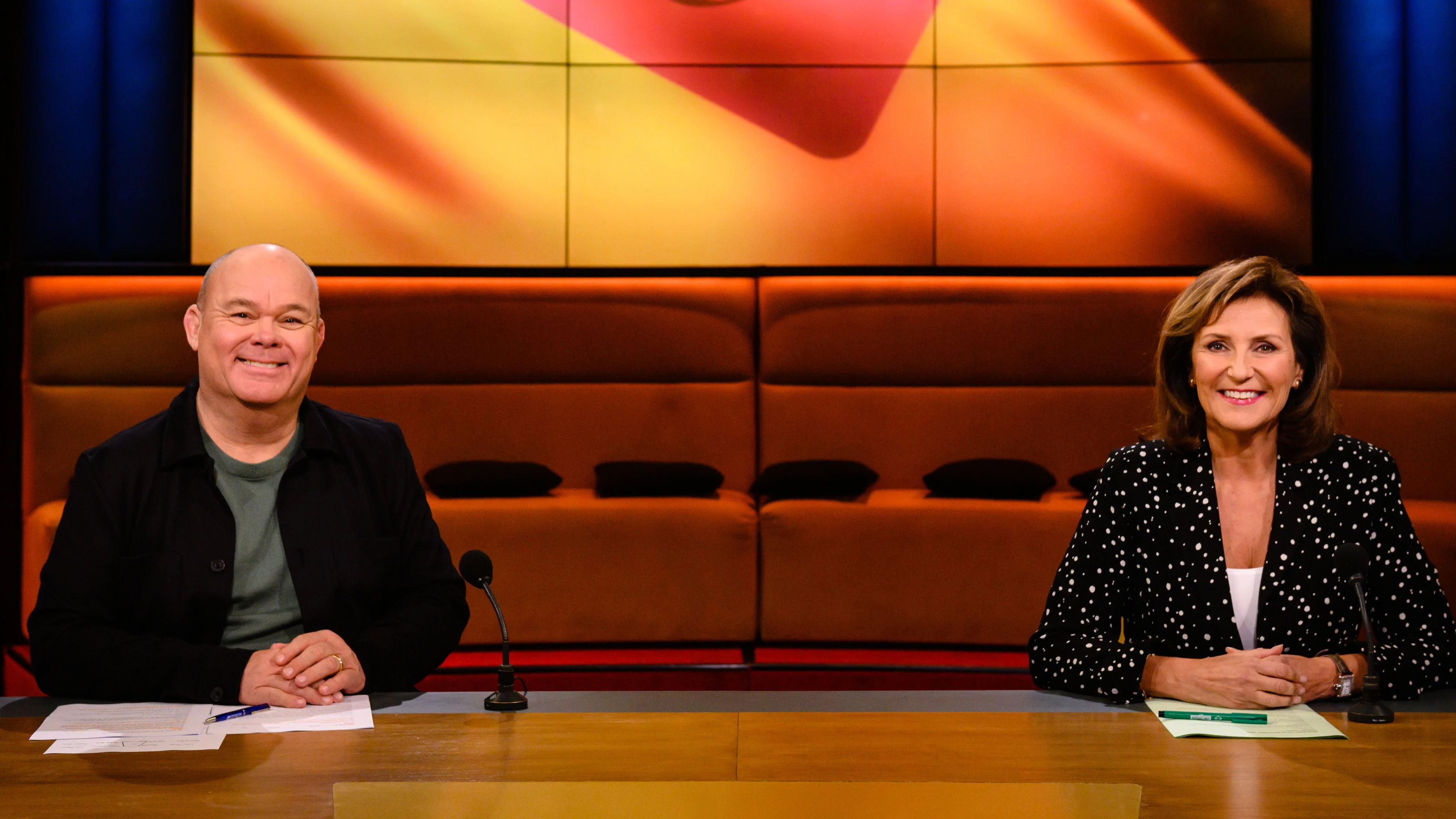 Paul de Leeuw en Astrid Joosten stoppen als presentatoren van Op1