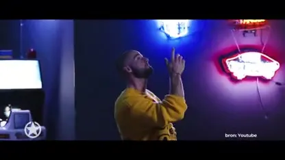 Donny Roelvink zoent 'nieuwe vriendin'