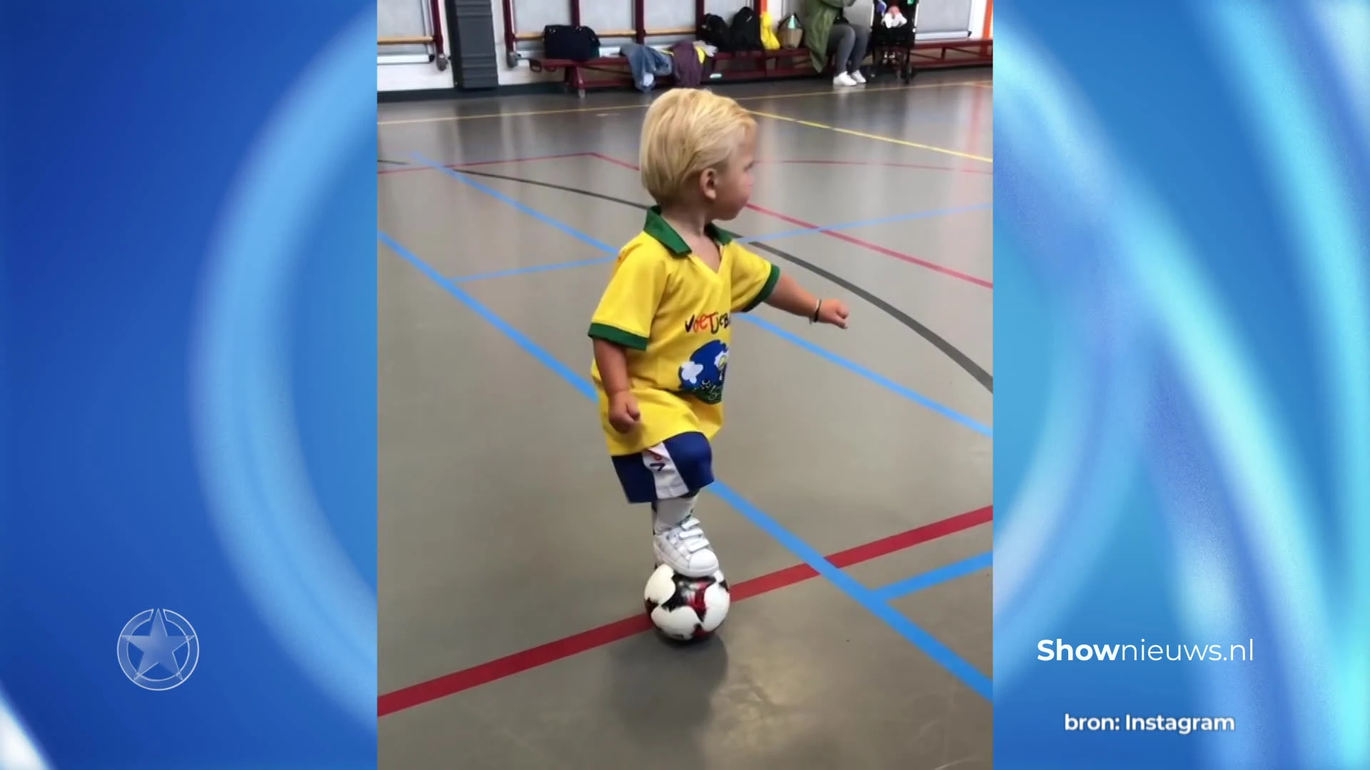 Kleine Dré laat zich van beste kant zien tijdens eerste voetbaltraining