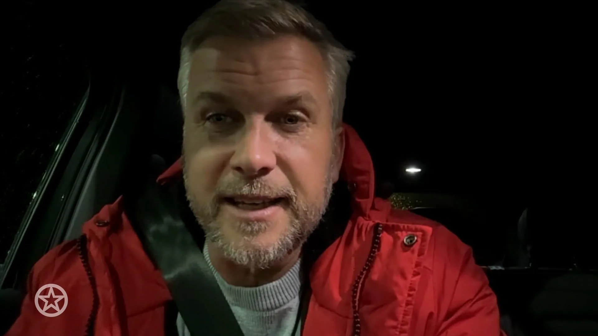 Winston verrast de gelukkig Miljoenenjacht-winnaars over de facetime