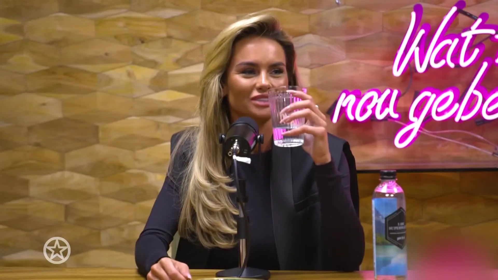 Sarah van Soelen aan het hallucineren