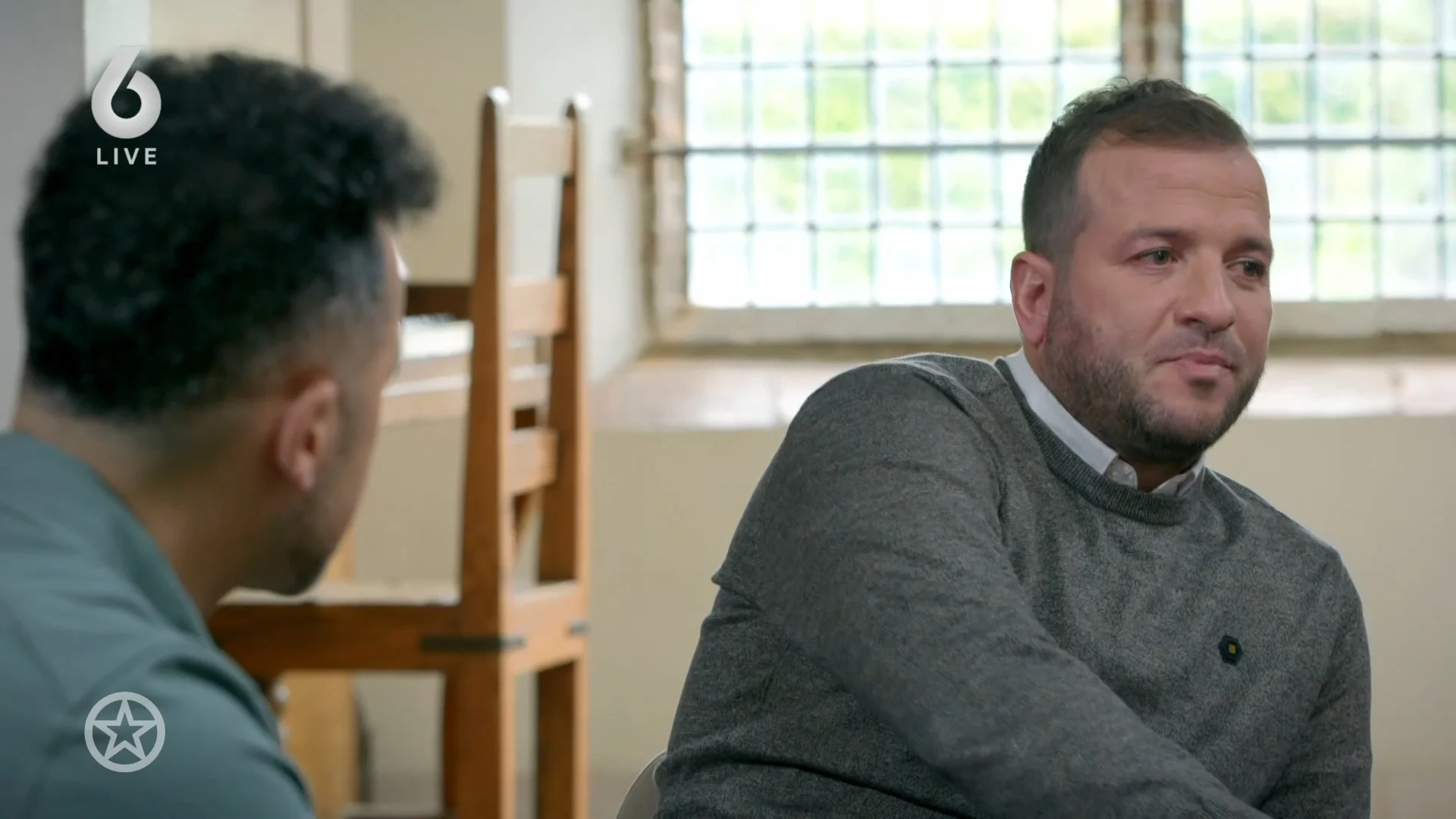 Rafael van der Vaart pikt traantje weg in kwetsbare video