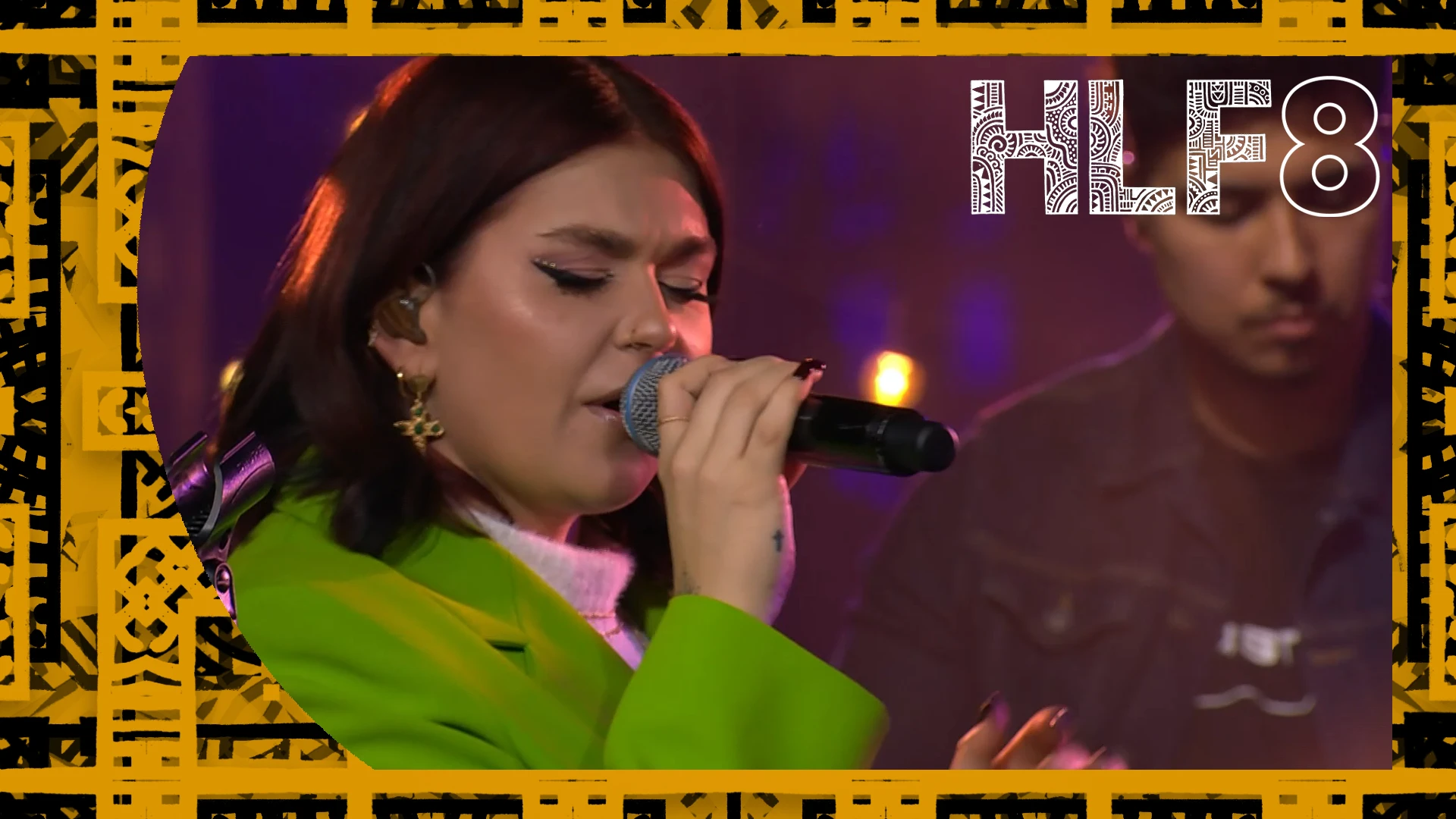 Guusje en Roxeanne Hazes zingen hun single De Laatste Trein