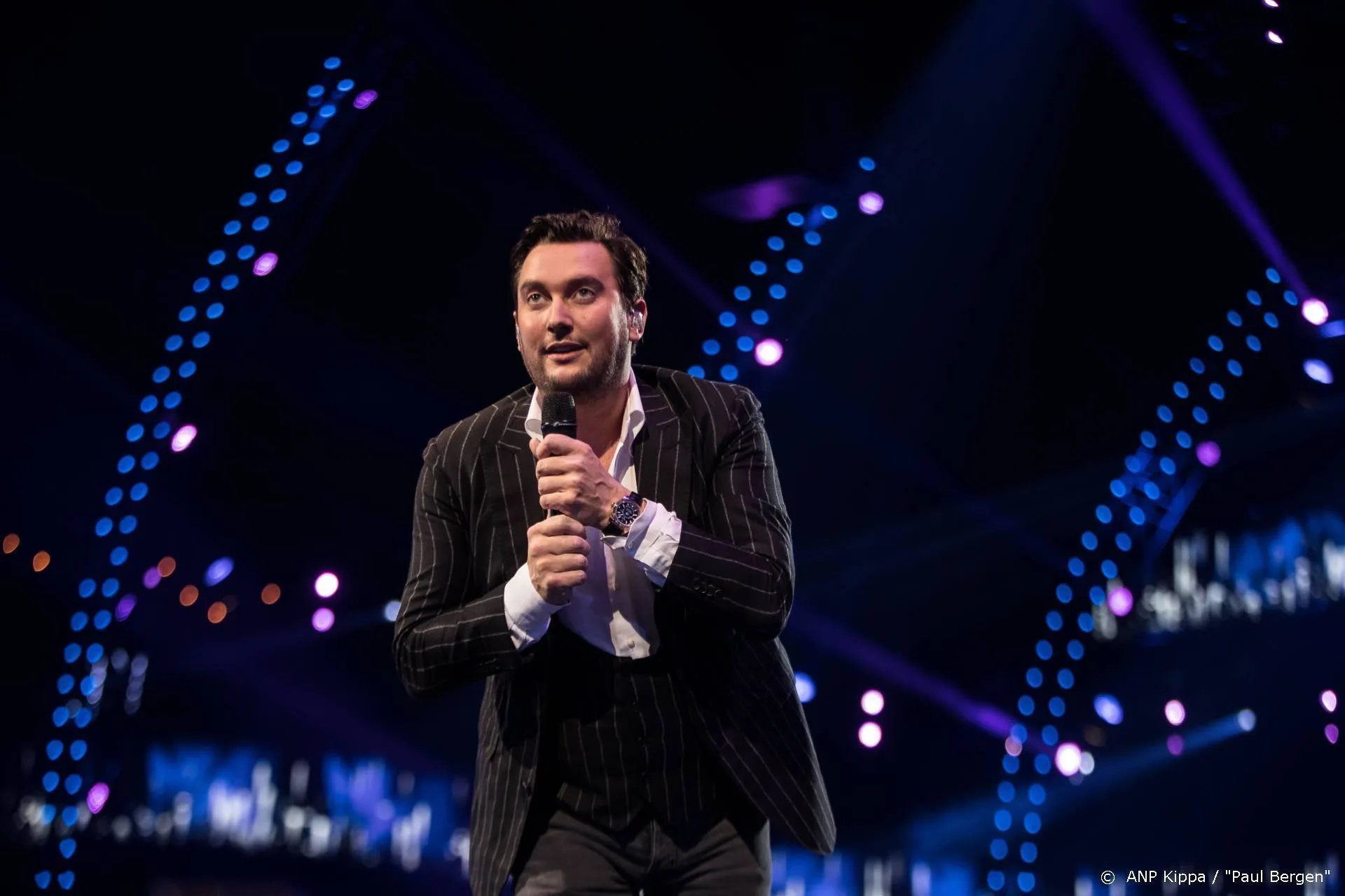 Tino Martin treedt op tijdens The Dinnershow in Maassilo
