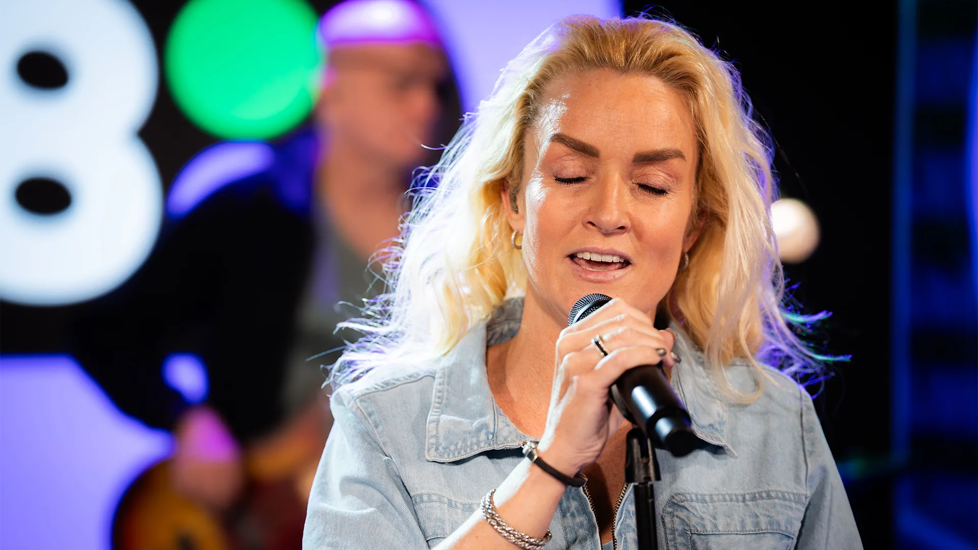 Samantha Steenwijk - Proud Mary bij Evers & co.