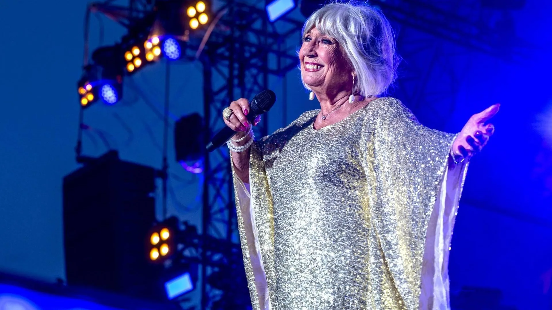 Willeke Alberti emotioneel na rouwperiode: 'Heb mijn publiek verschrikkelijk gemist'