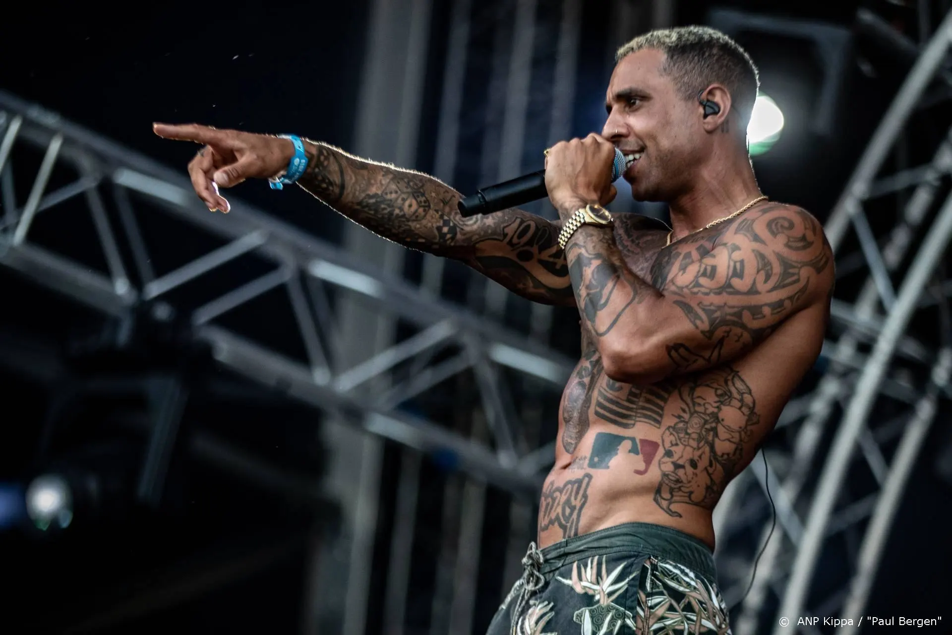 Bizzey, Partysquad, Willie Wartaal en Josylvio geven examenshow