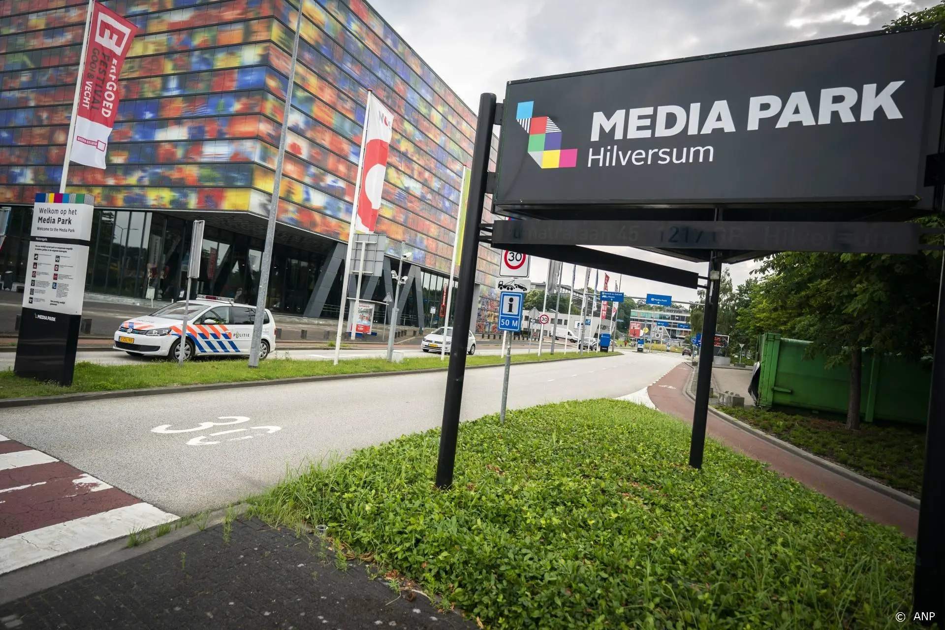 Extra politie op Mediapark, ingang NOS afgesloten om dreiging