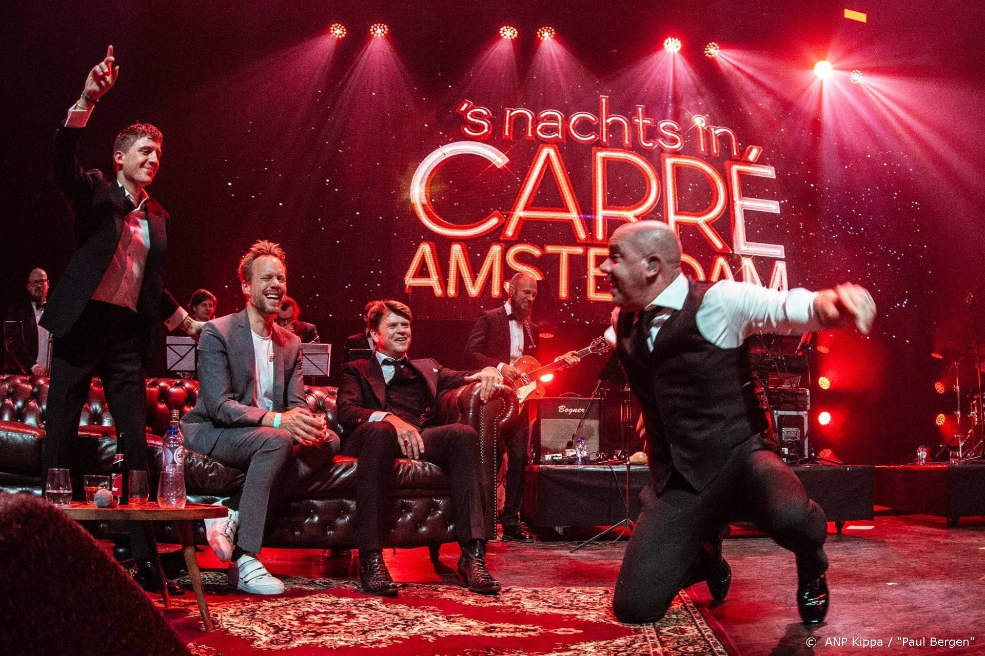 Beau geeft Lil' Kleine op tv per ongeluk hand