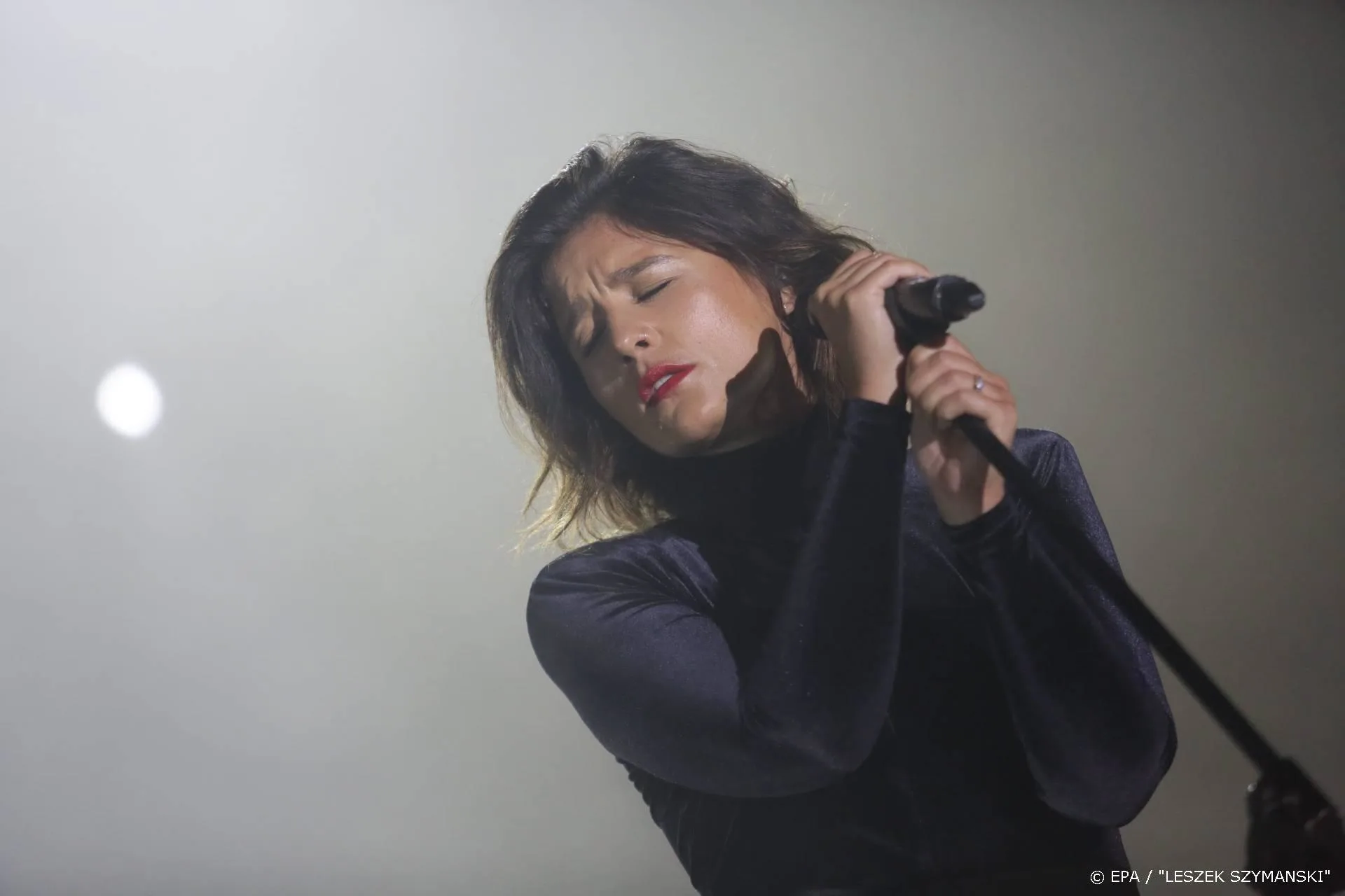 Jessie Ware 'bevestigd' als eerste act Glastonbury 2021