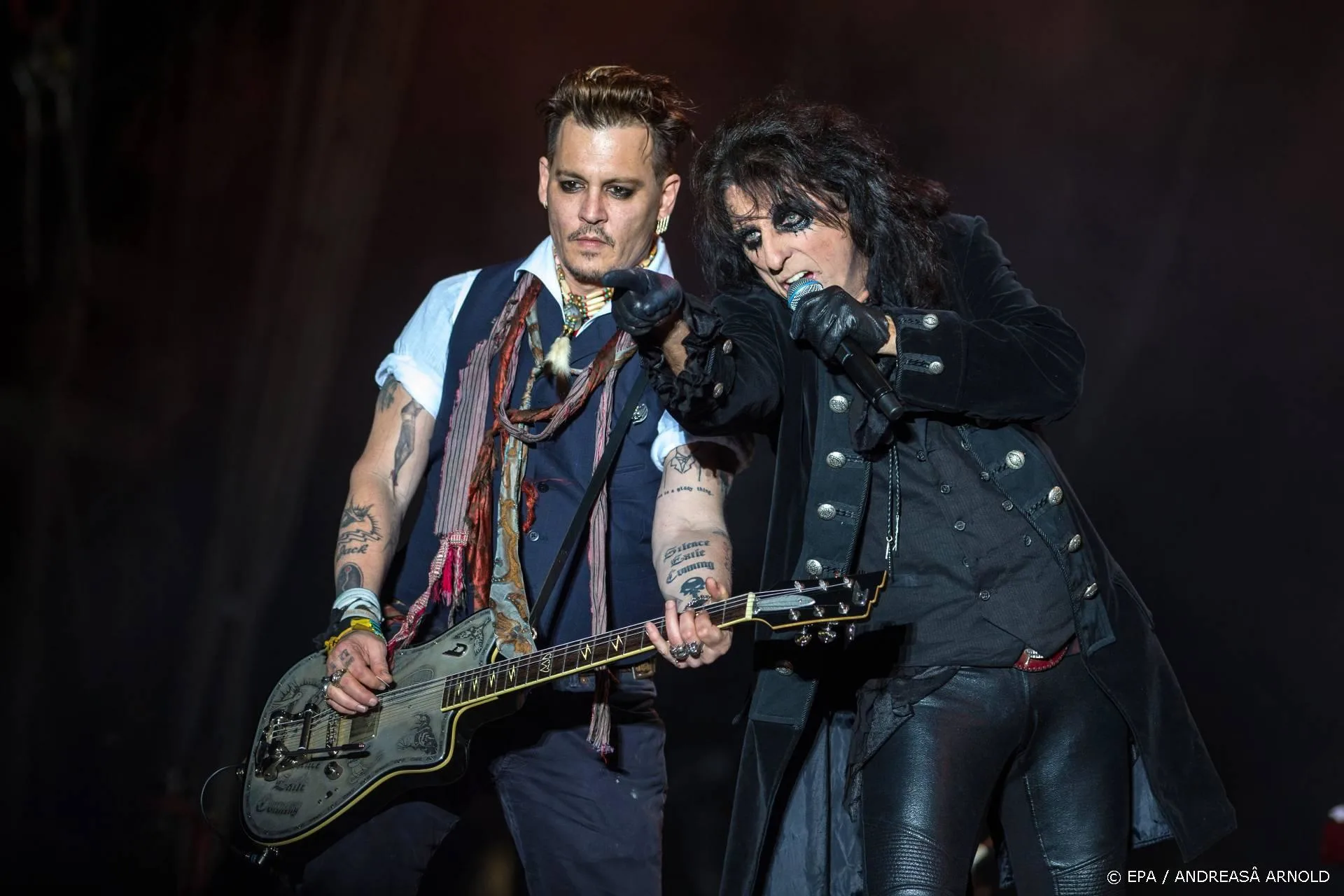 Johnny Depp en Alice Cooper spelen met Aerosmith