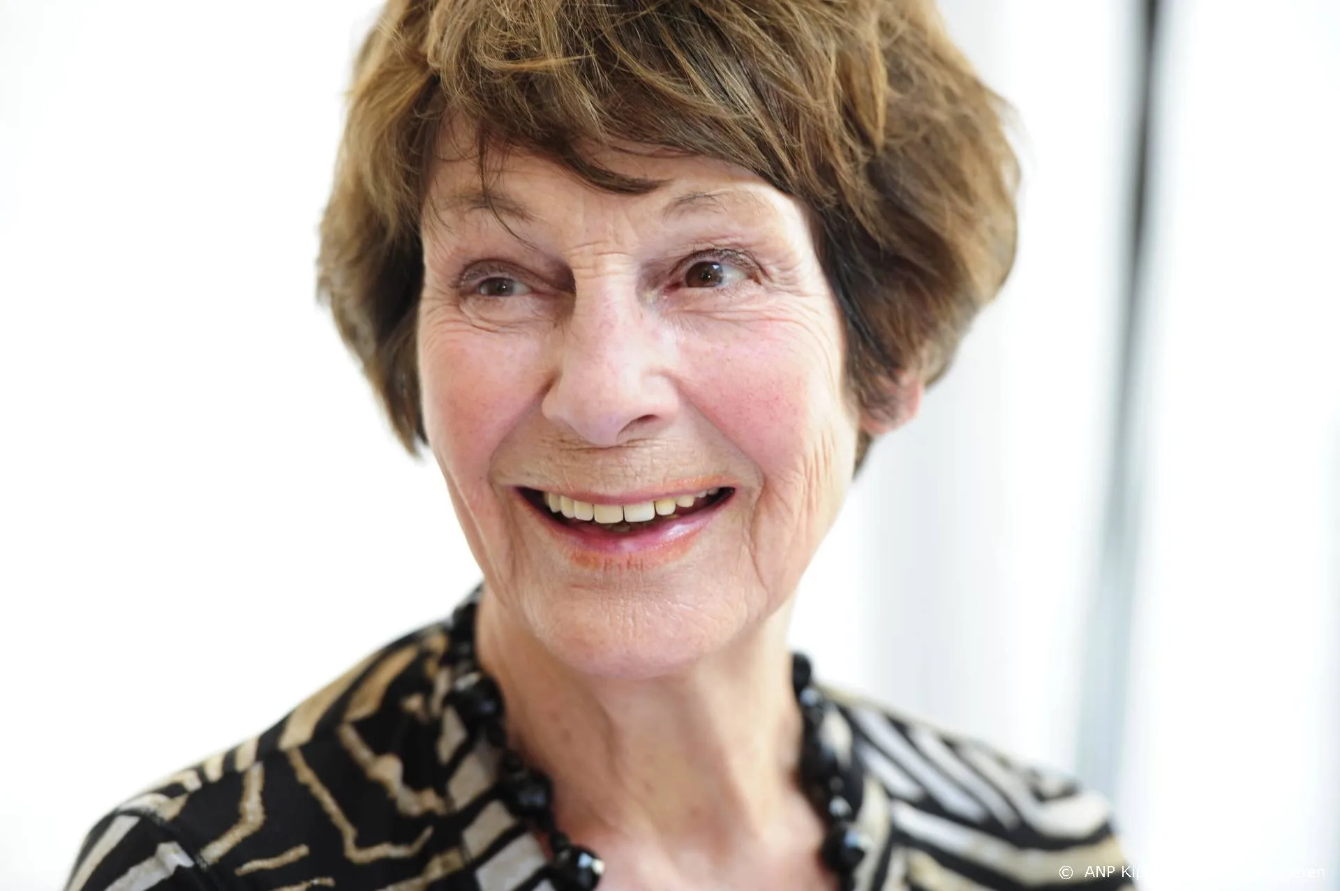 Mies Bouwman heeft plek in Van Dale met 'licht uit, spot aan!'