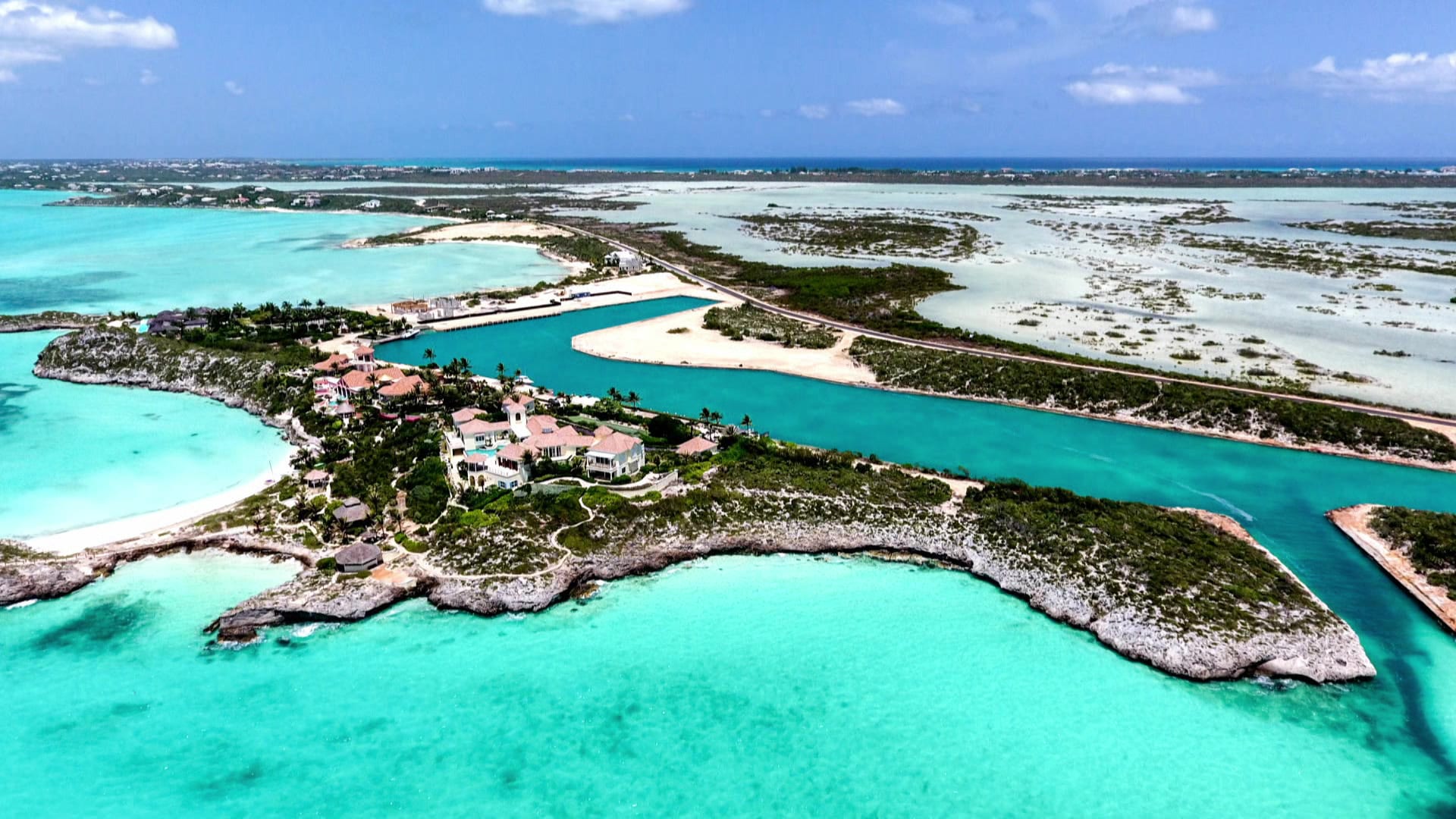 TE KOOP: Het wáánzinnige eiland-huis van Prince