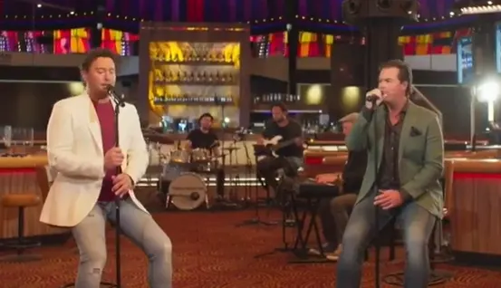 Tino Martin in duet met zijn grote vriend Quido