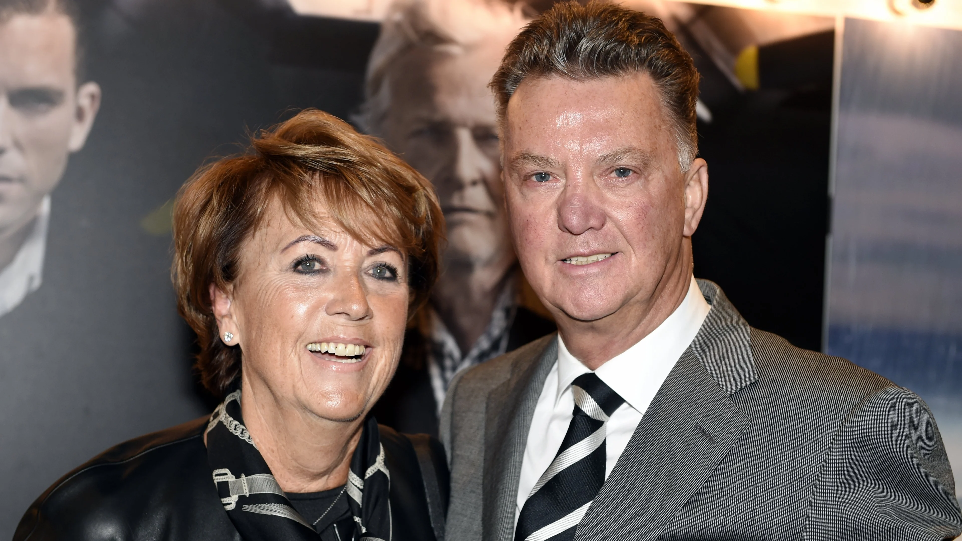 ZIEN: Louis van Gaal op voetbalveld tegen echtgenote: 'Wippie maken?'