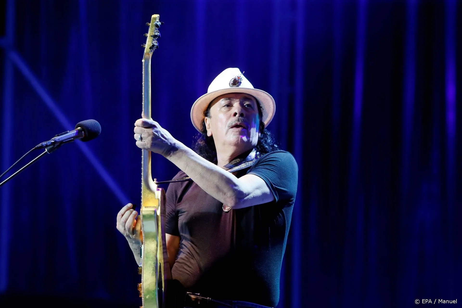 Carlos Santana komt met eigen wietlijn
