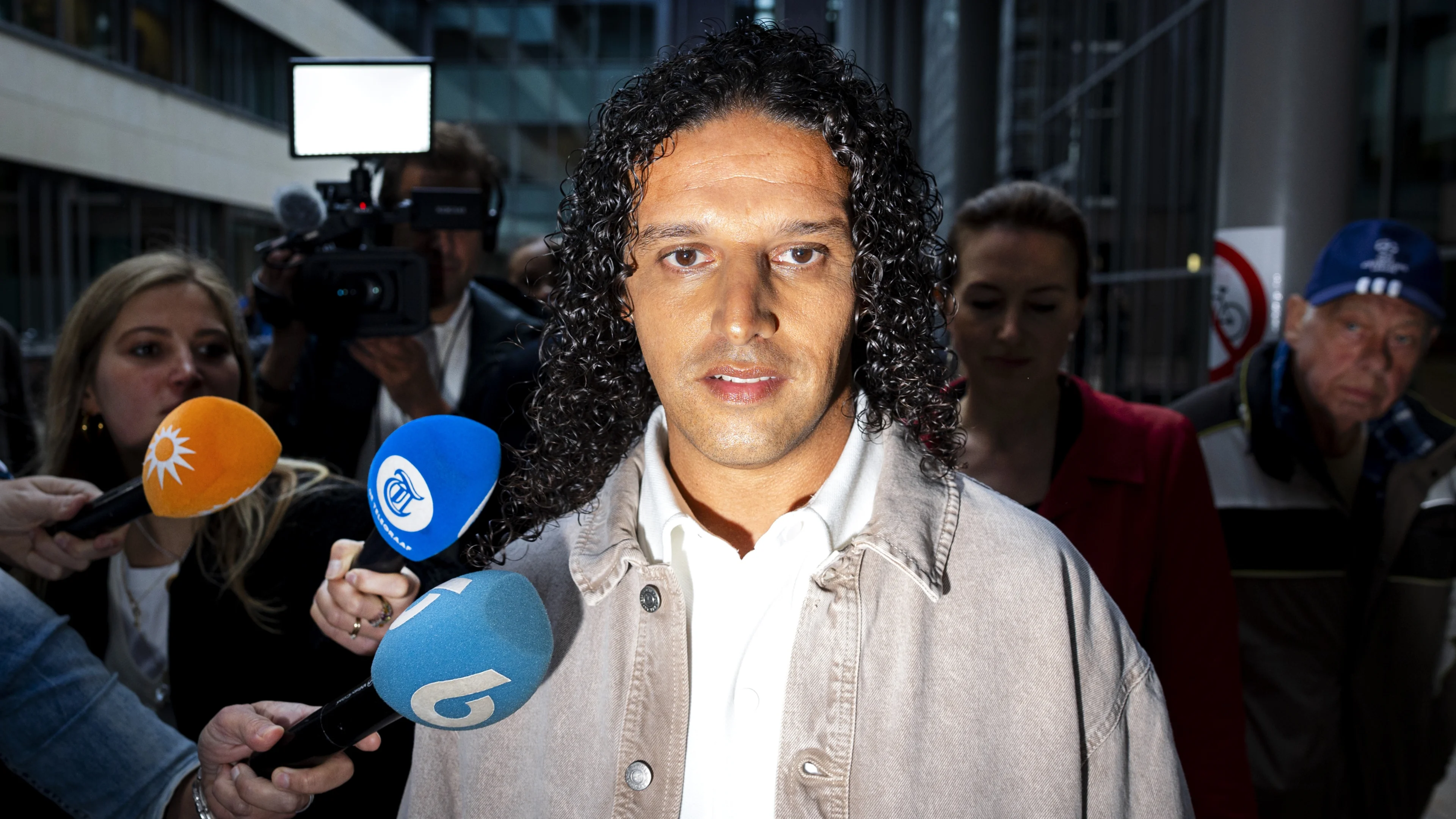 Live rechtszaak Ali B | Rapper hoopt op vrijspraak door hoger beroep ...