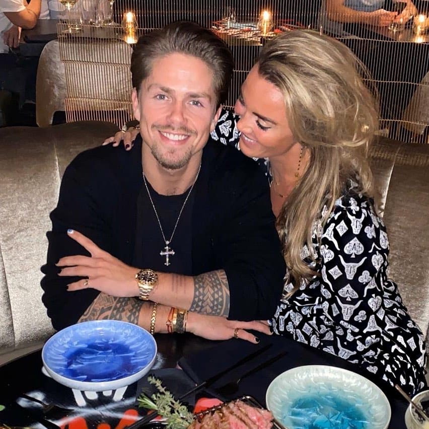 André Hazes neemt Monique in de maling