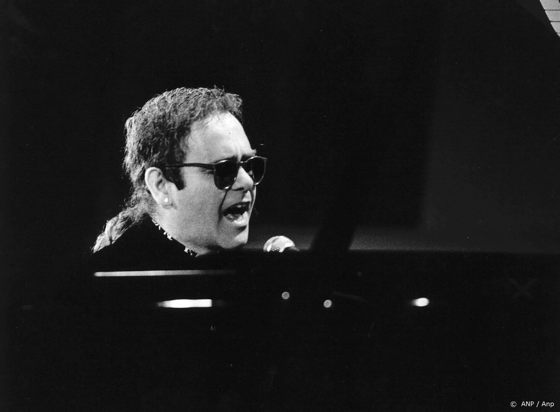 Hof twijfelde over optreden Elton John op uitvaart Diana