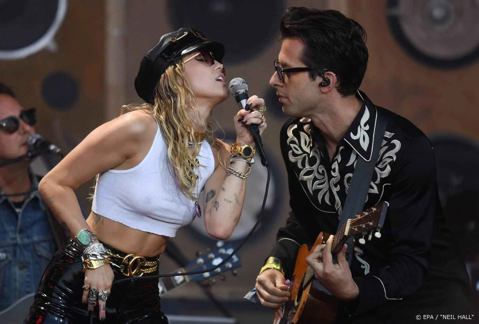 Miley Cyrus brengt nieuwe plaat uit met Mark Ronson