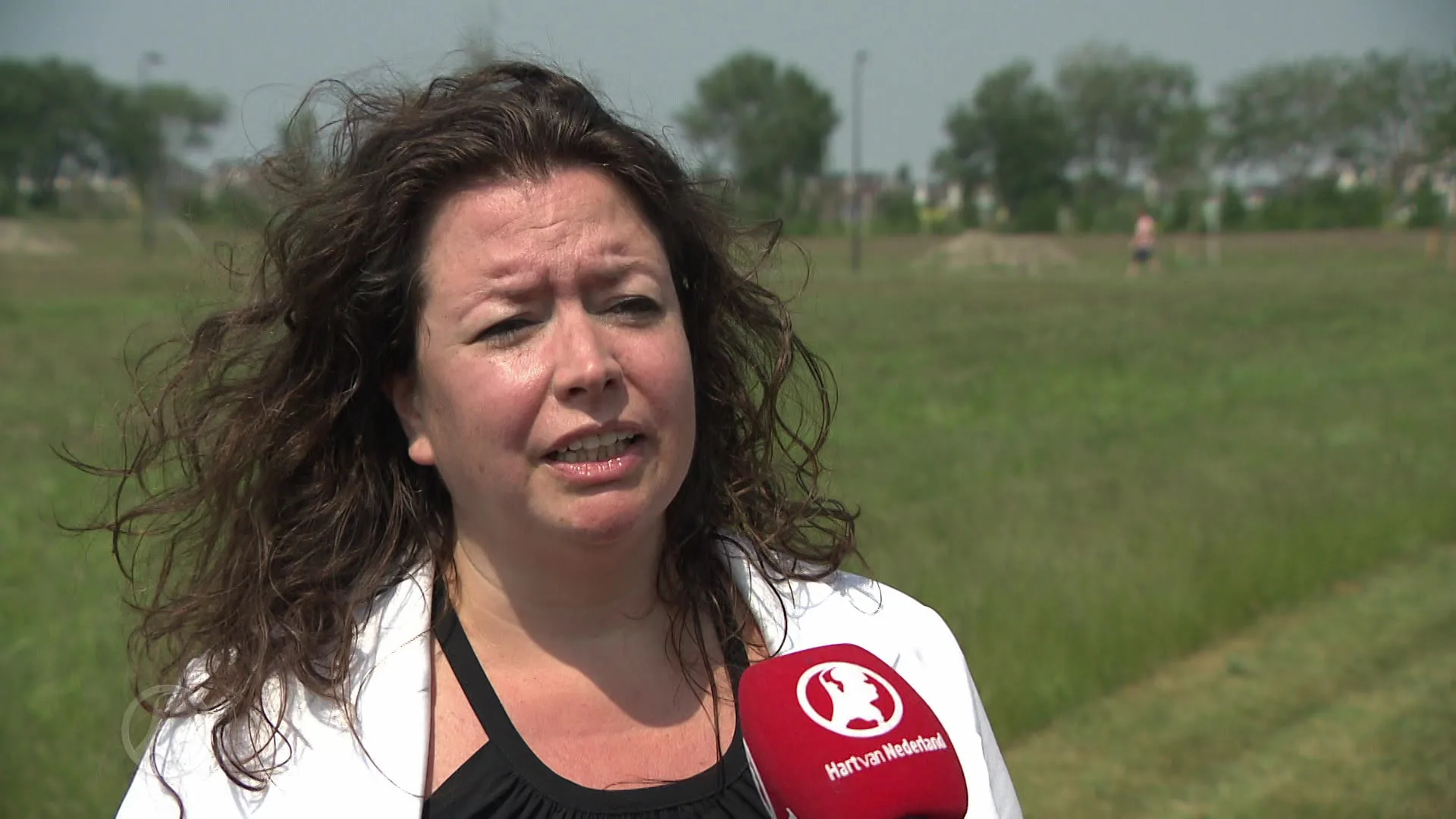 Hans maakt haargroeimiddel voor kalende dochter Esther: 'Nu wilde bos krullen'