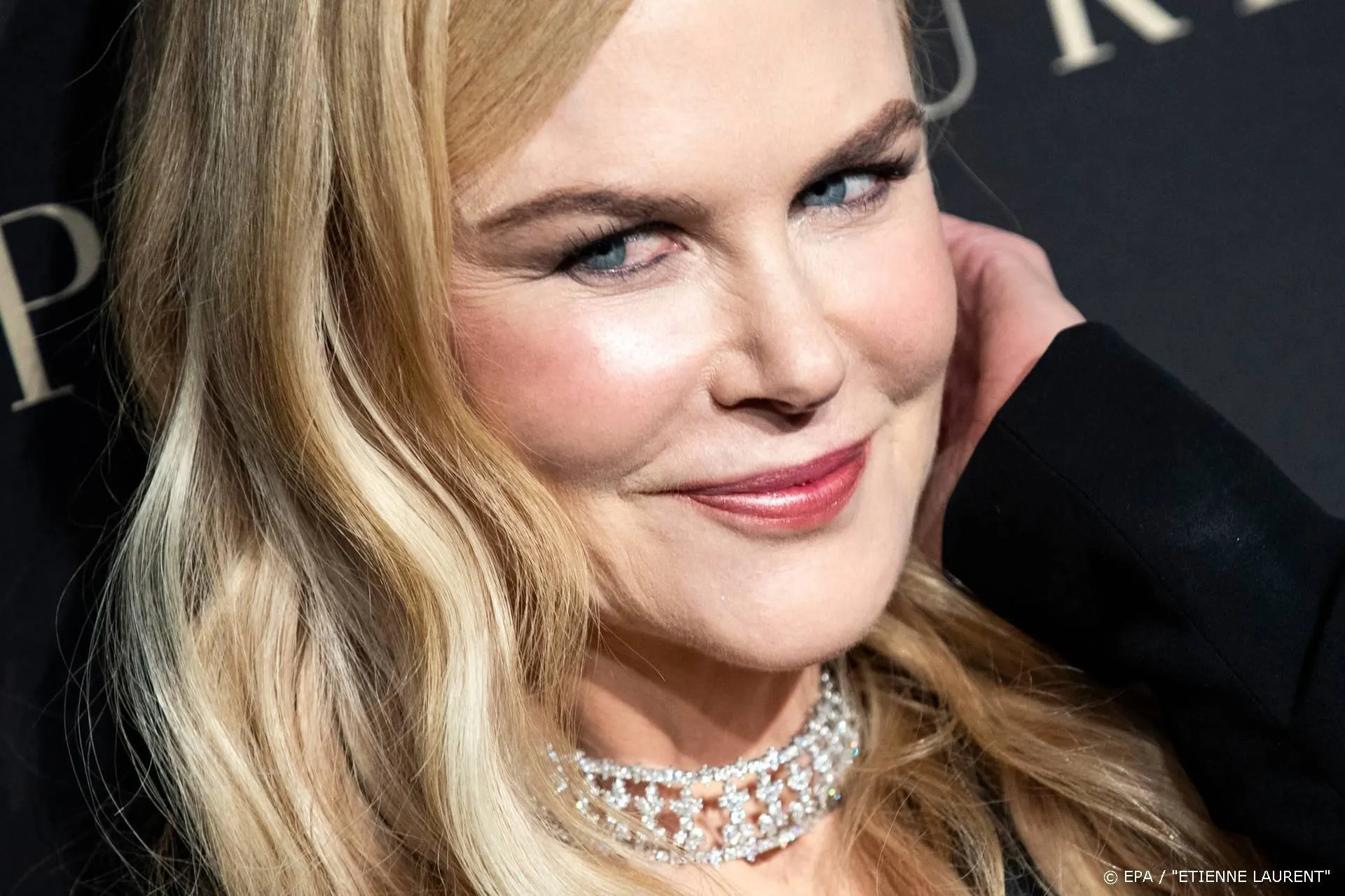Nicole Kidman kan eindelijk haar moeder knuffelen