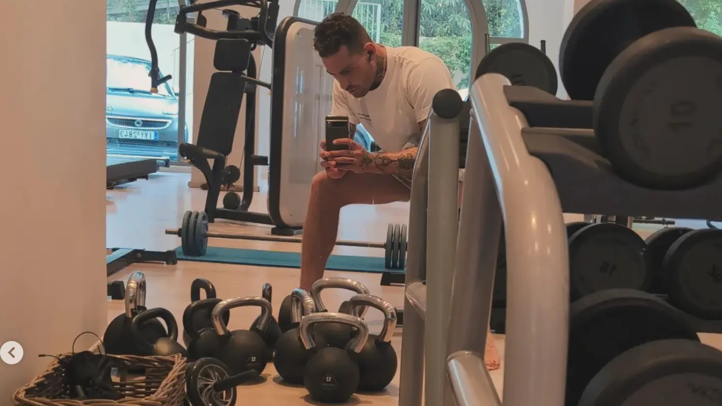 Douwe Bob heeft er maling aan: 'Rare blikken boeien niet'