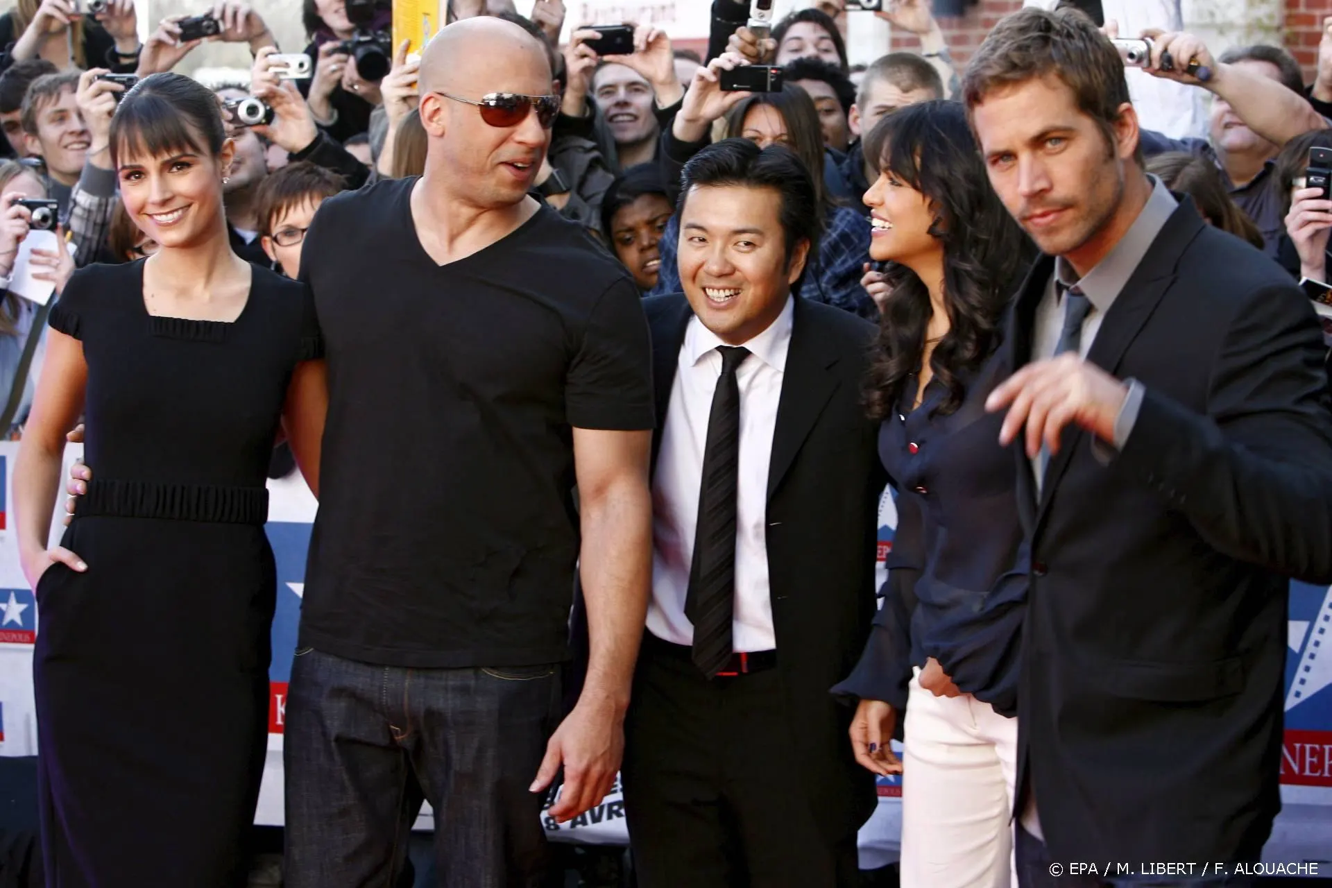 Cast Fast & Furious vindt troost in personage Paul Walker
