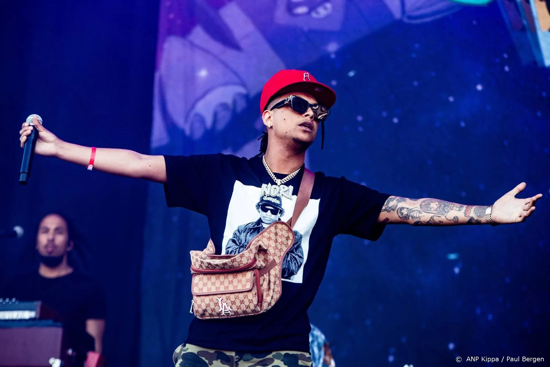 Ronnie Flex organiseert luisterfeestje in metro