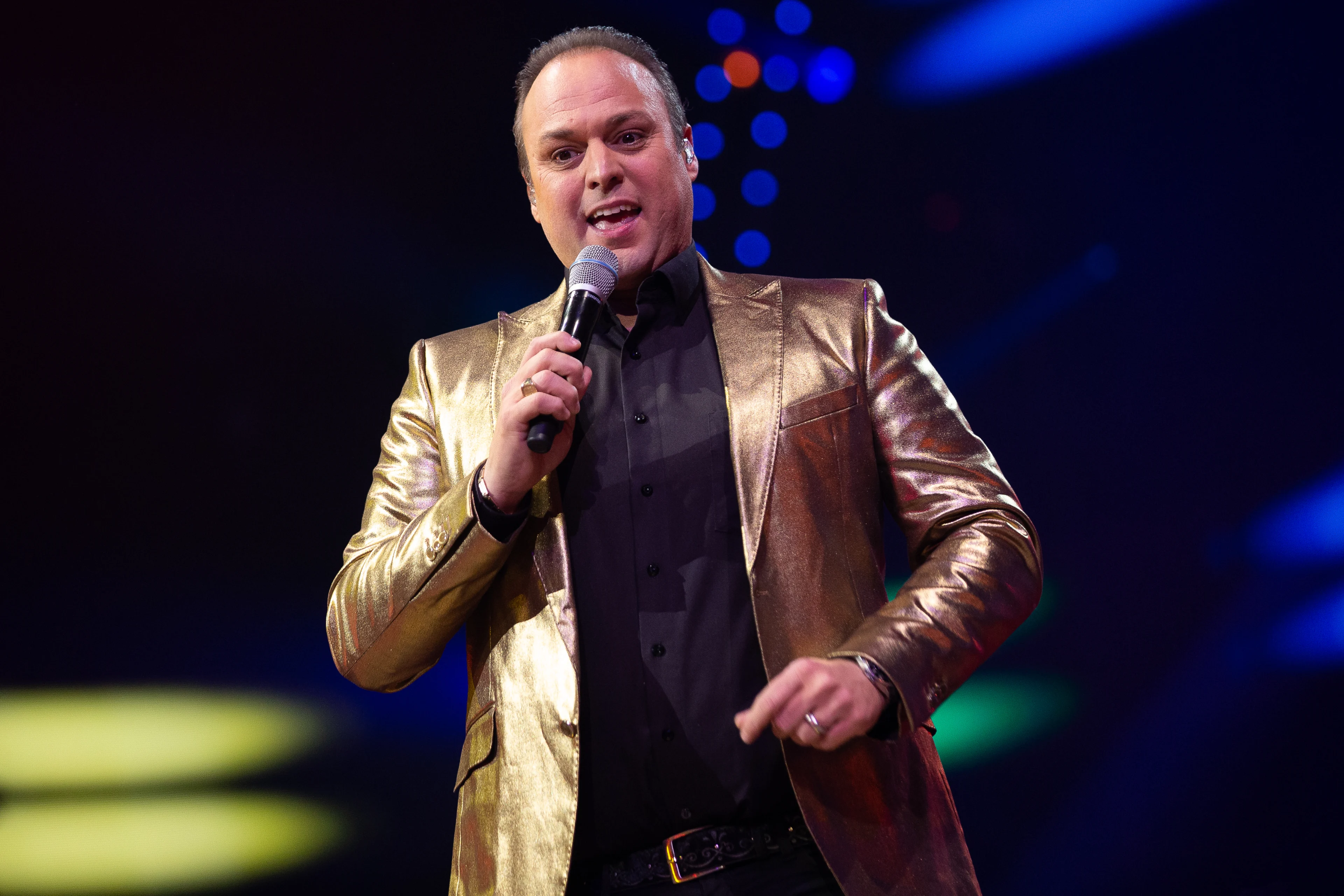 De slingers hangen uit bij Frans Bauer