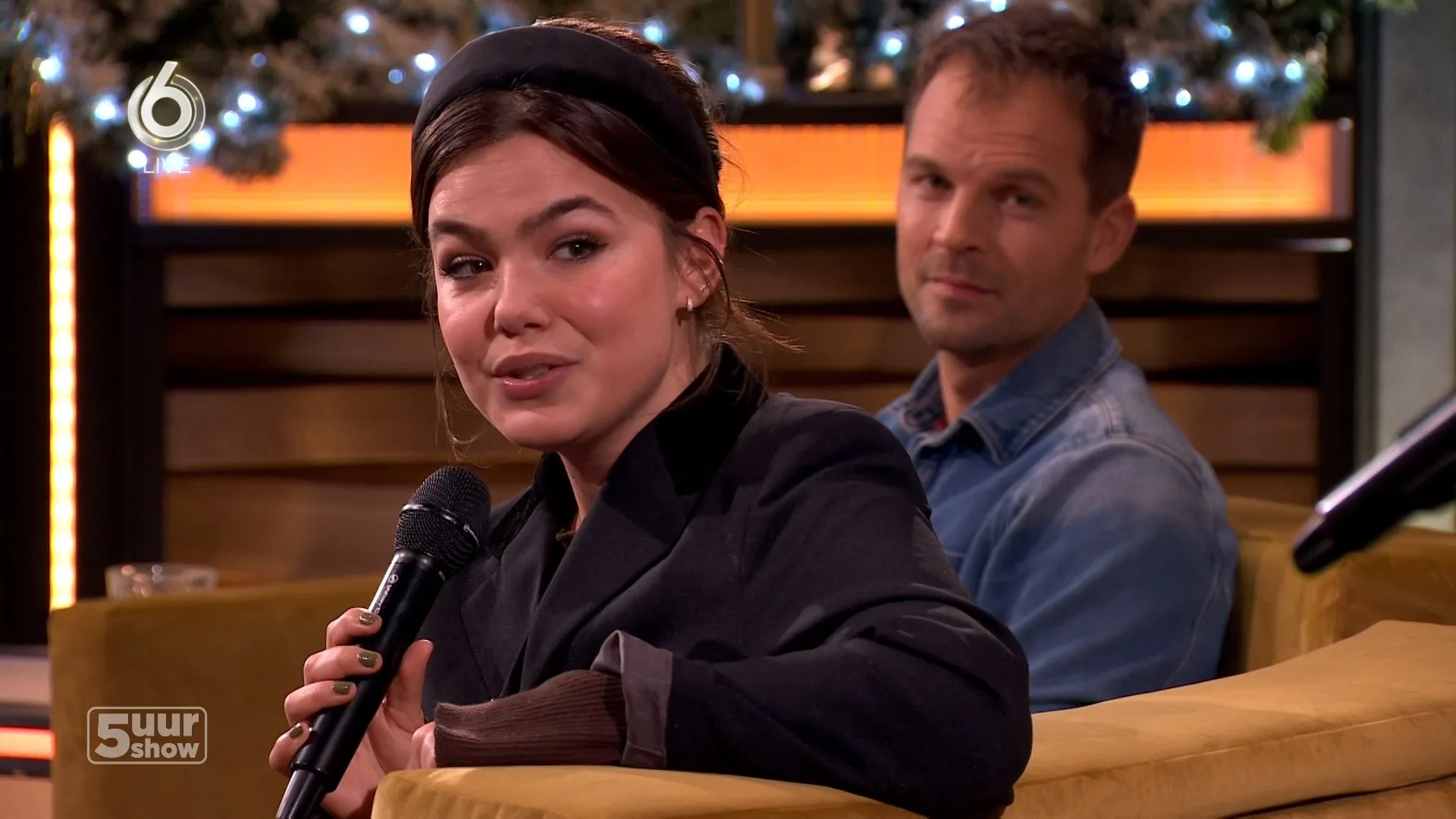 Abbey Hoes zingt nummer van haar nieuwe album