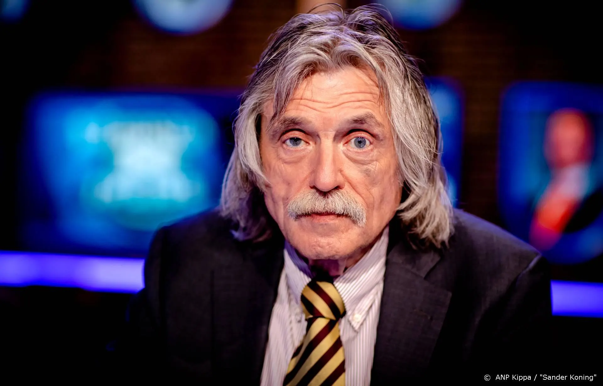 Johan Derksen schenkt helft salaris aan goede doelen