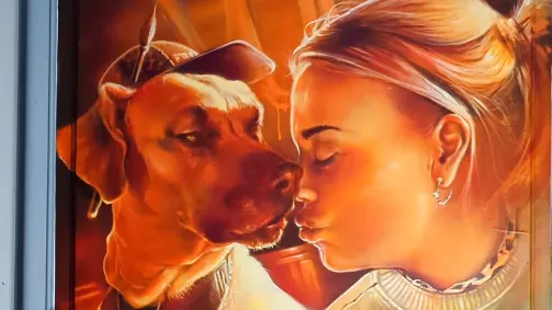 Zien: Monique Westenberg groots afgebeeld in hartje Parijs 