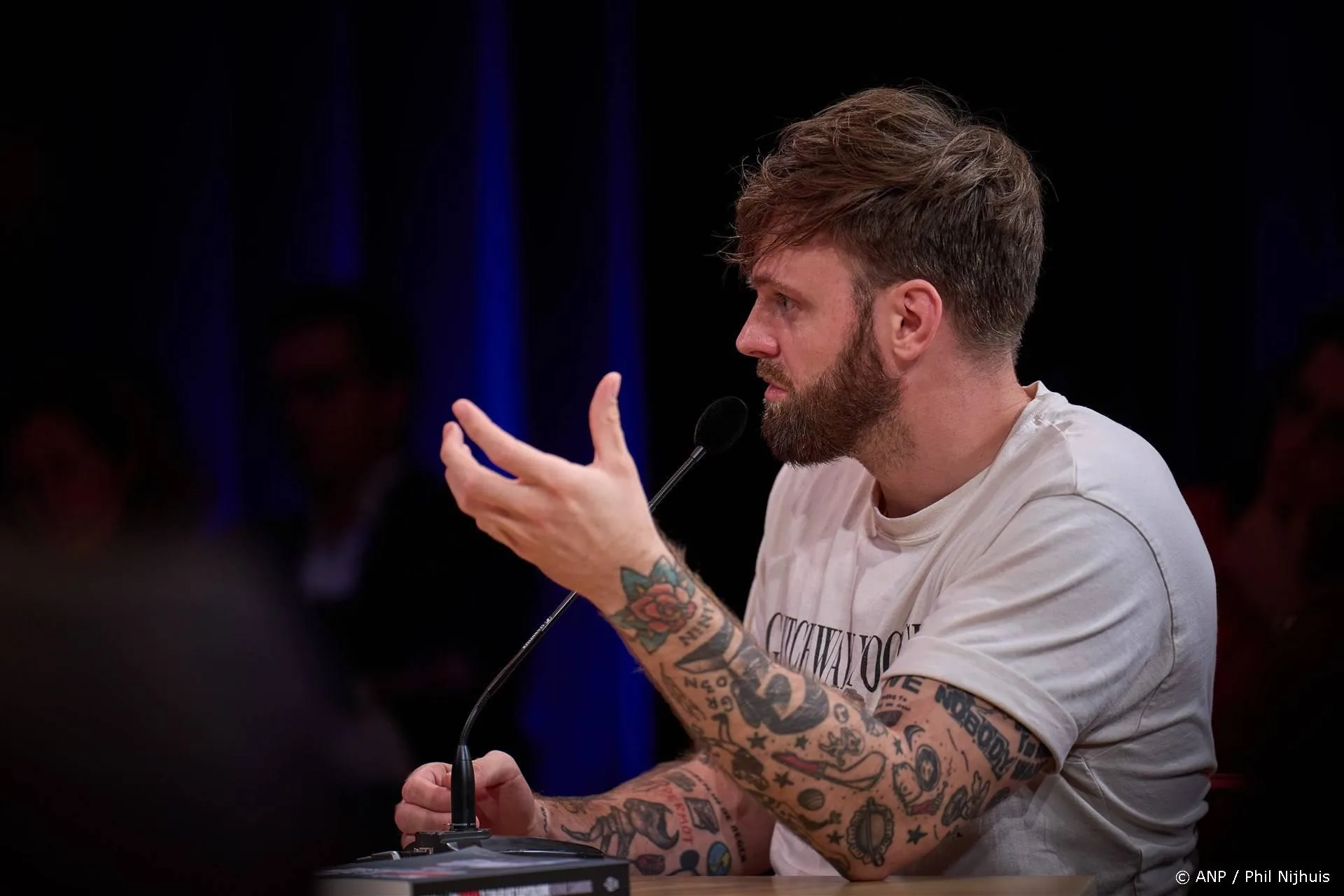 Tim Hofman wenst verdachte aanslagpleger 'goede zorg' toe